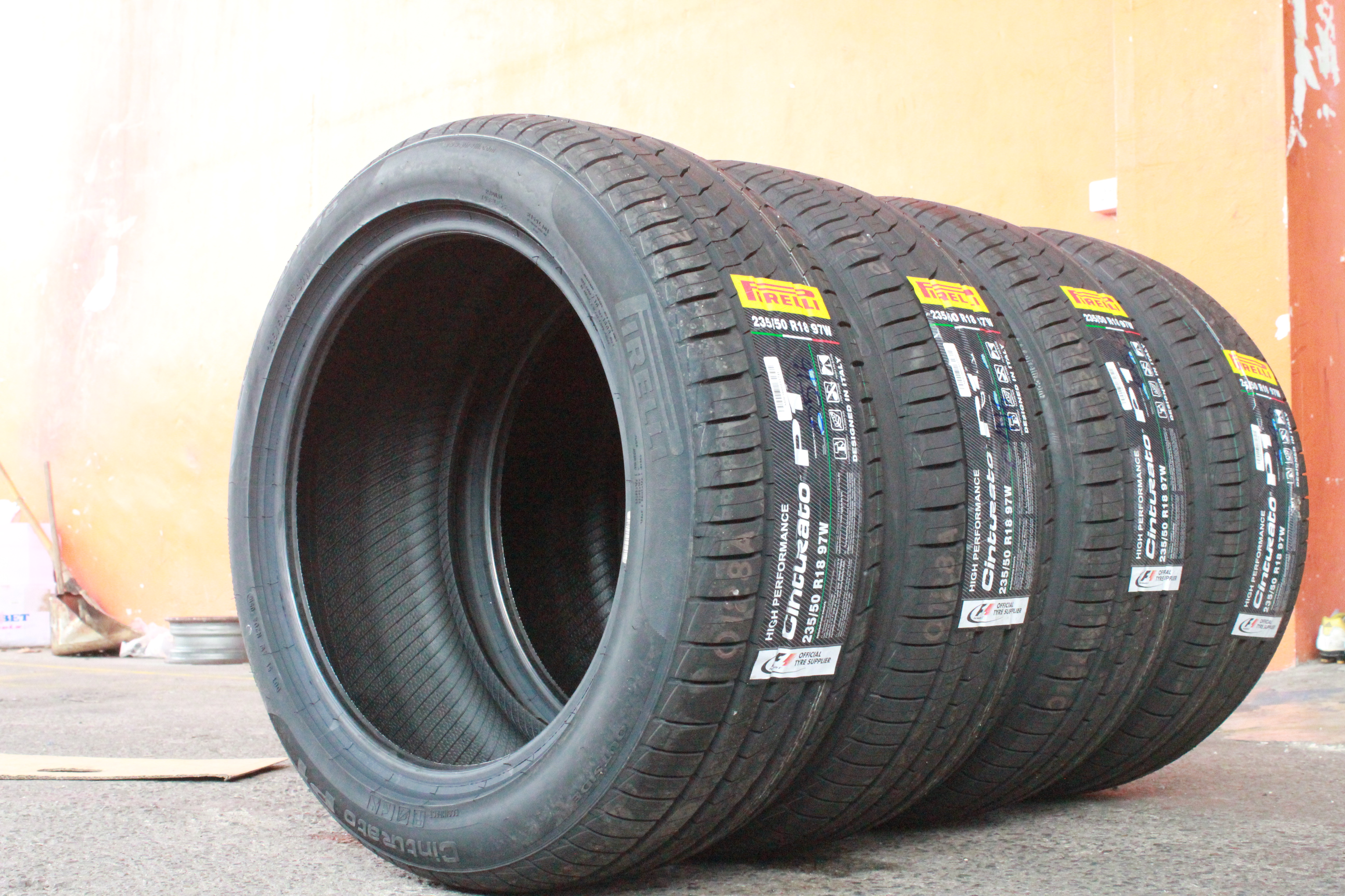 PIRELLI P1 235/50R18