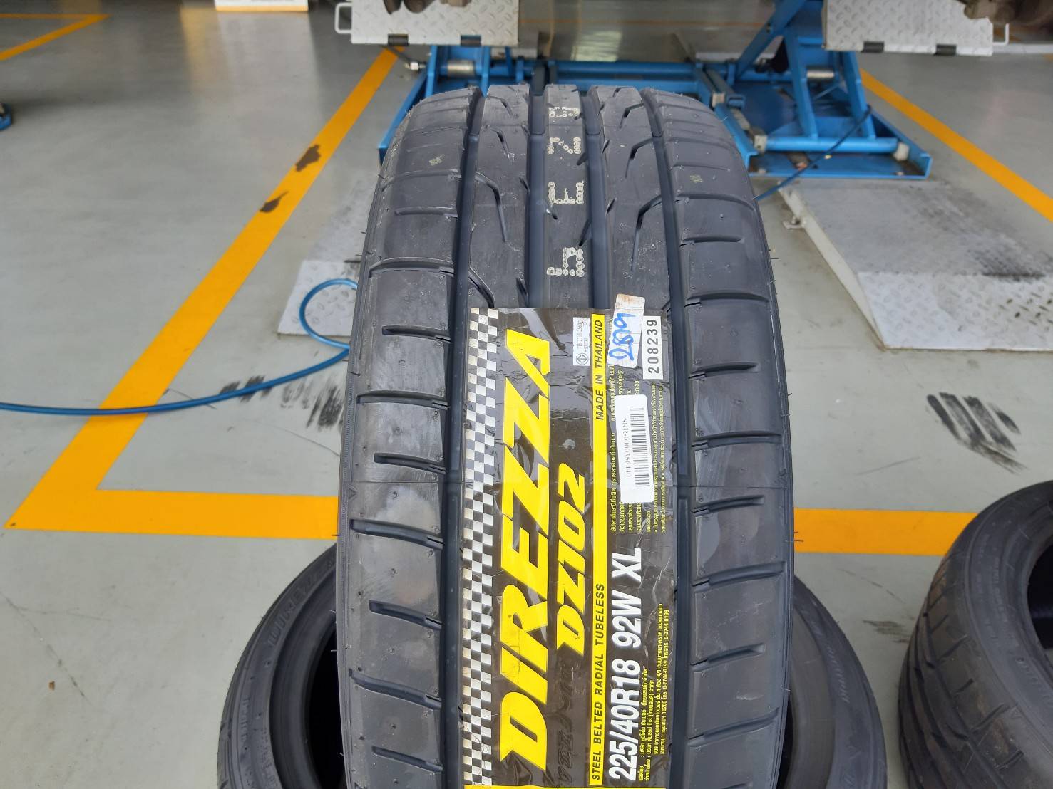 DUNLOP DZ102 255/35R18 ยางปี19 ลดราคาพิเศษ