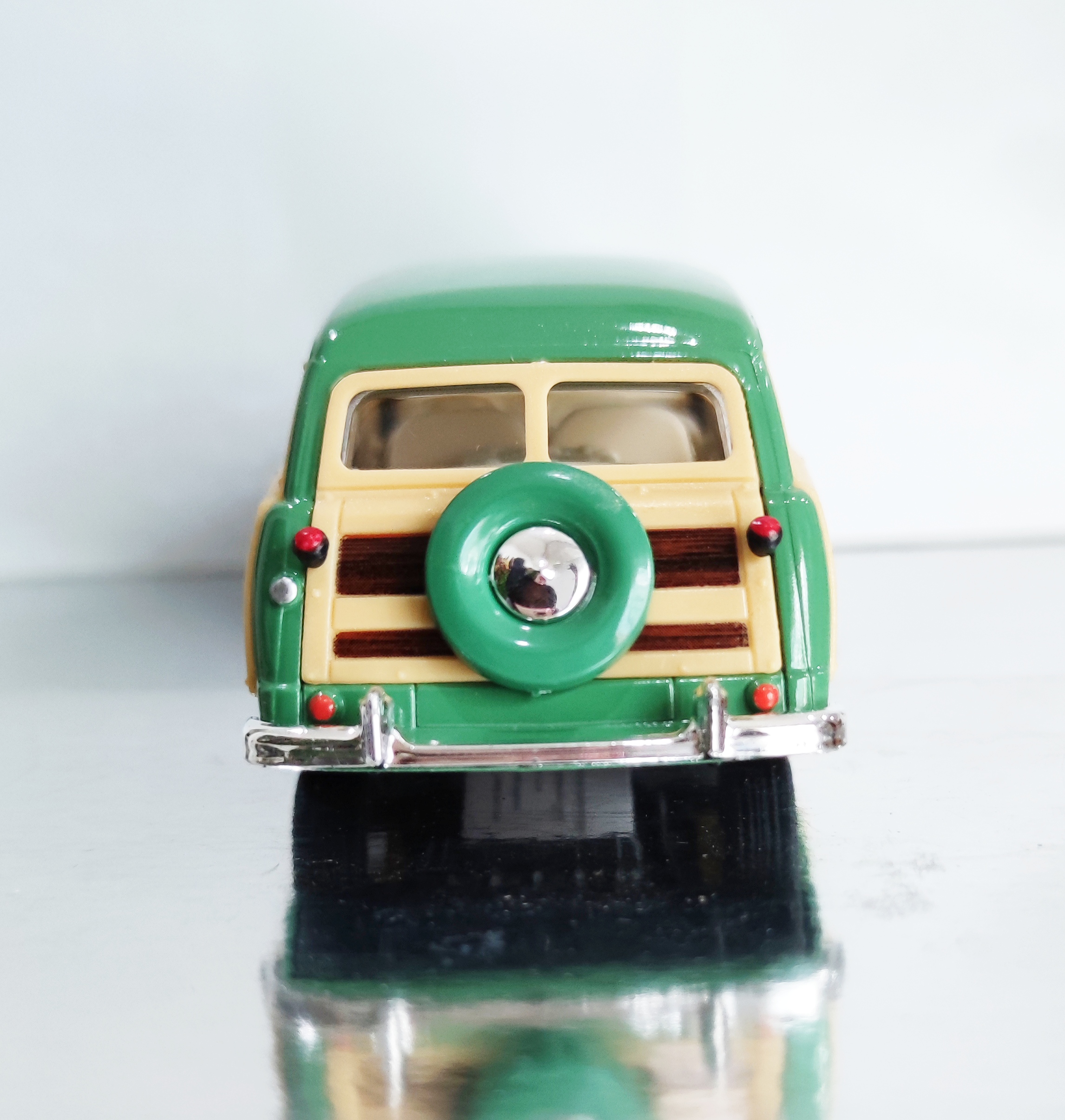 1949 Ford Woody Wagon โมเดลรถเหล็ก (ปลีก-ส่ง)