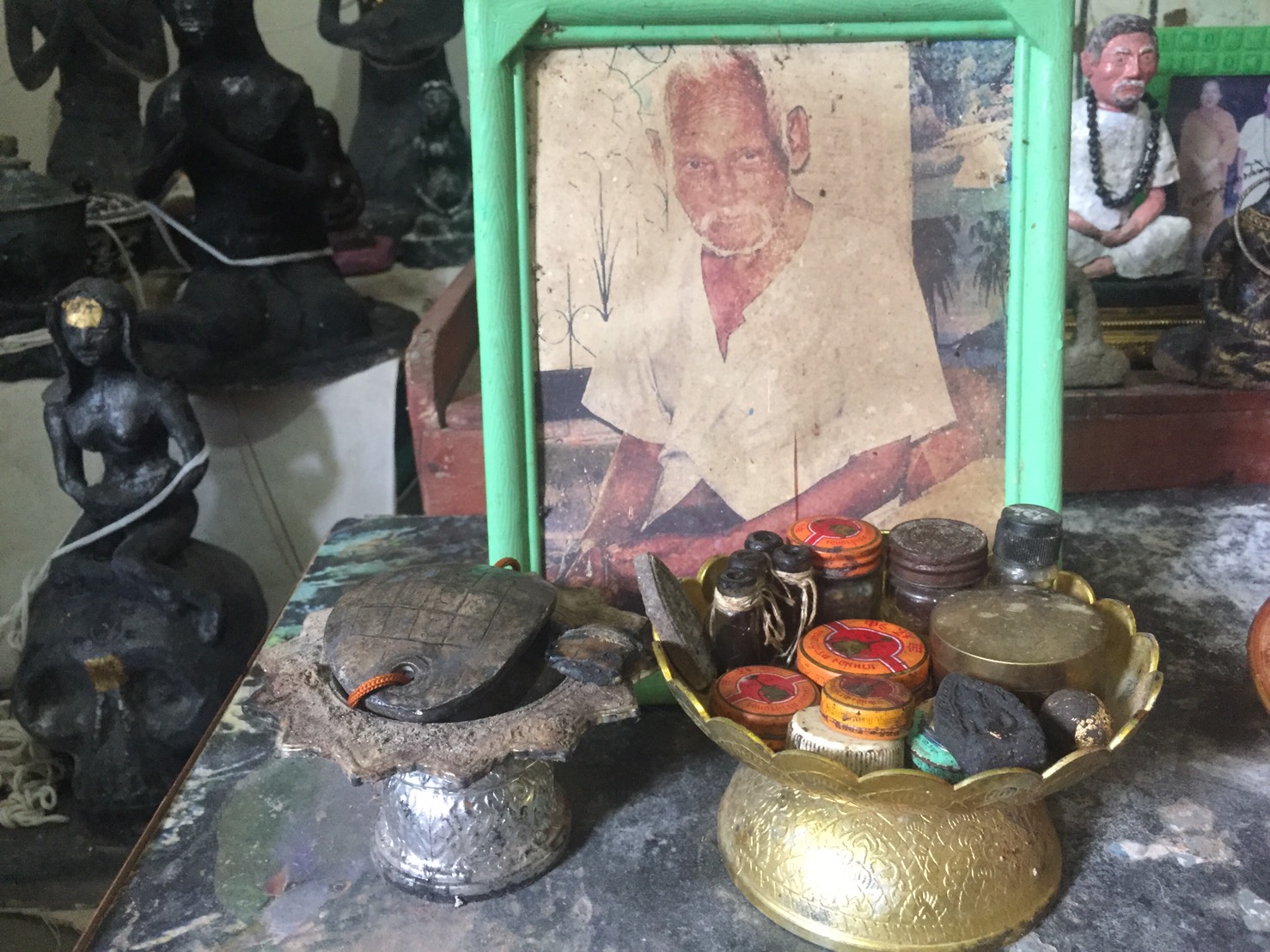 รวมเครื่องราง อาจารย์เปล่ง บุญยืน