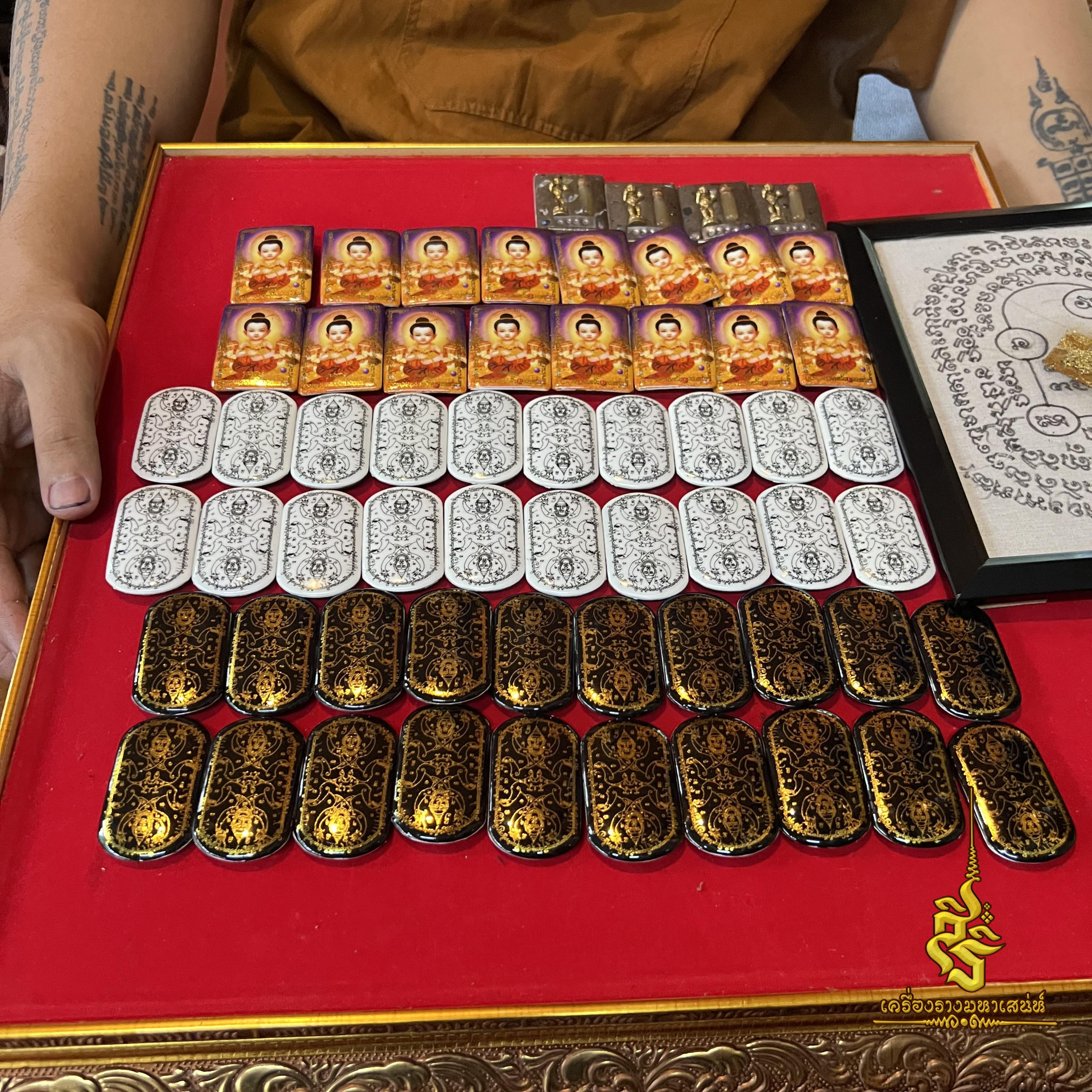 ล็อกเกตเพชรสะแลงแงงฉากขาว สร้าง 2567 พระอาจารย์บุญยกร ฐิตปุญโญ FL