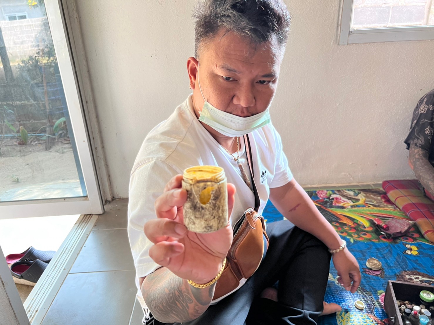 ⭕️ สีผึ้งมหาเสน่ห์ผสมน้ำมันพรายยุคต้น พบในย่าม หลวงปู่ชื่น วัดตาอี