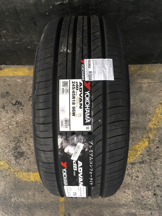 YOKOHAMA ADVAN dB V552 245/45R18