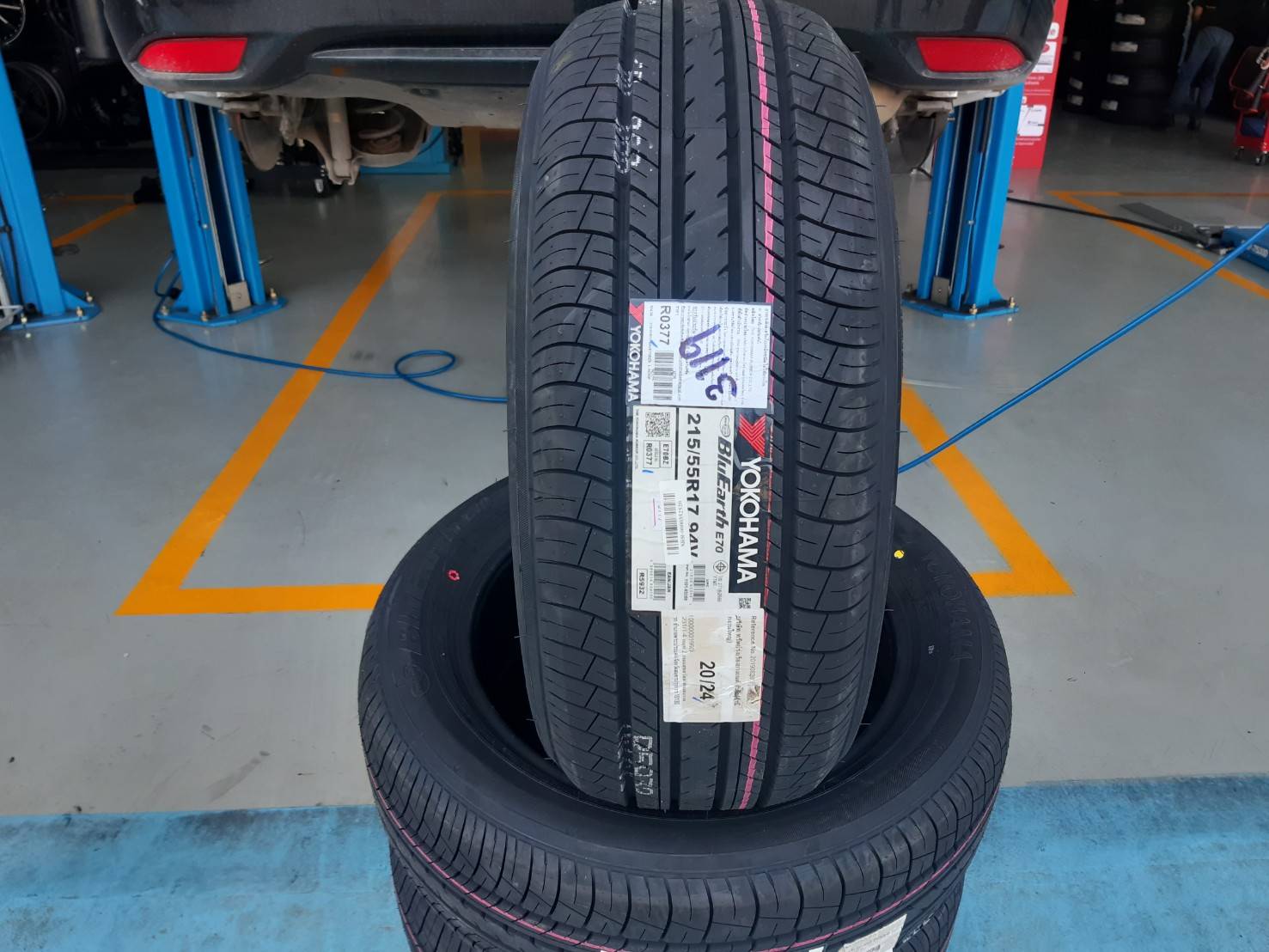 YOKOHAMA BlueEarth E70 215/55R17 ยางใหม่ปี19 ราคาพิเศษ