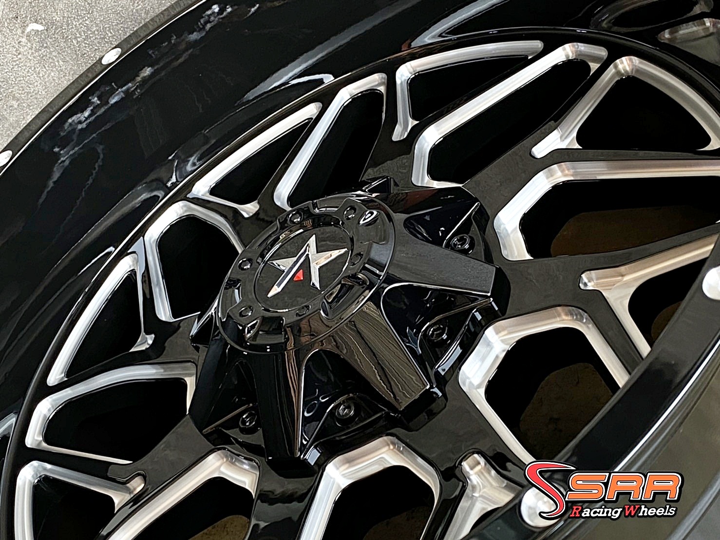 OASIS OW029 20x10 6H139.7 ET-24 BLACK & MILLED