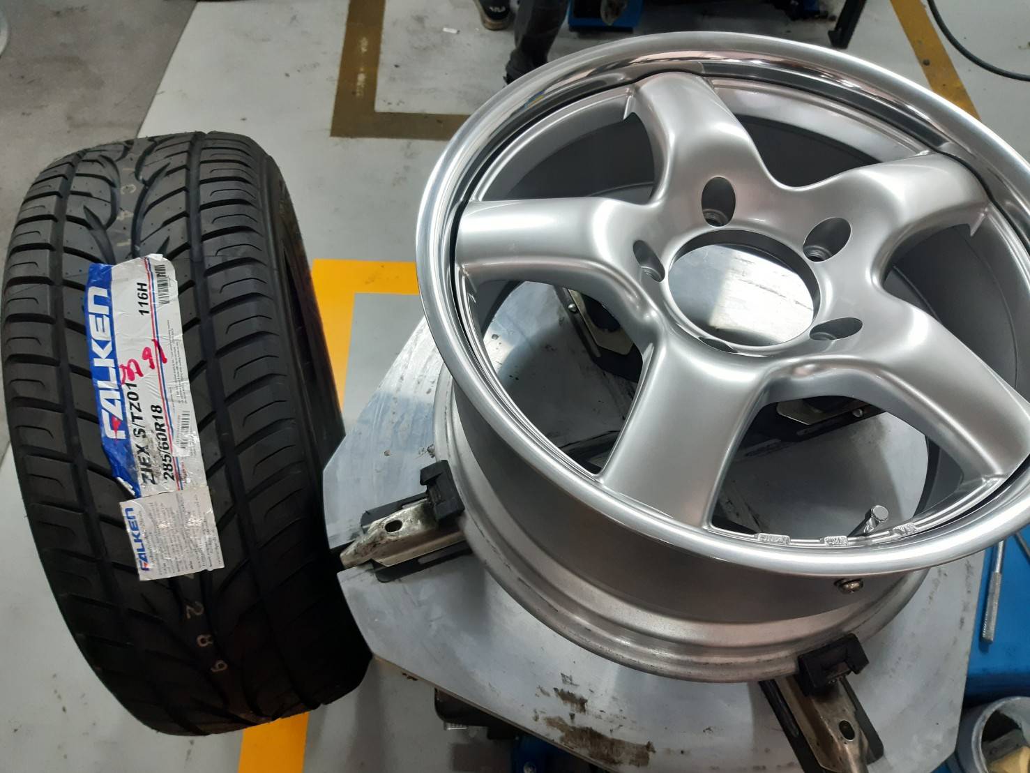FALKEN S/TZ01 285/60R18 ยางญี่ปุ่น ราคาพิเศษ เส้นละ 3,500 บาท