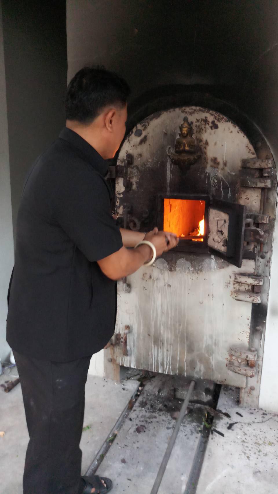 สีผึ้งปิดหน้าศพ อาจารย์นุช สุพรรณบุรี LT