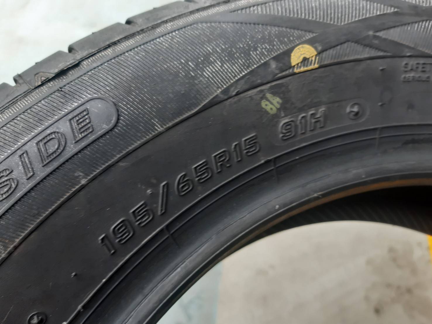 DUNLOP TOURING R1 195/65R15 ยางใหม่ลดราคาพิเศษ