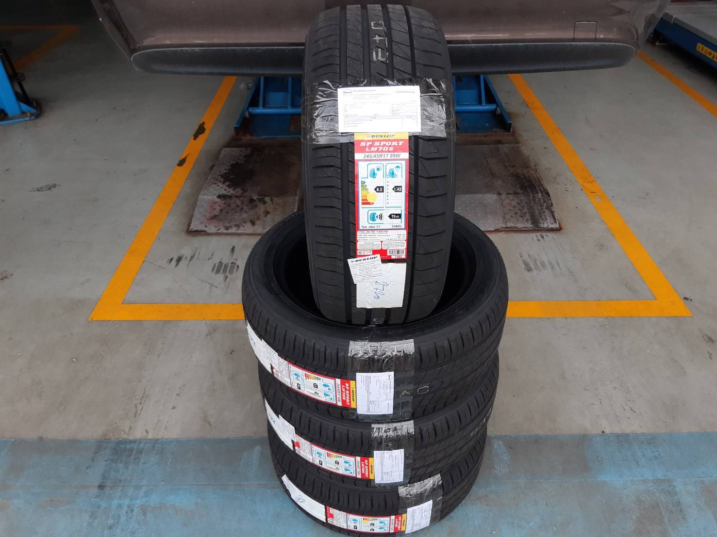 DUNLOP LM705 245/45R17 ยางใหม่ปี20 ยางญี่ปุ่น ราคาพิเศษ