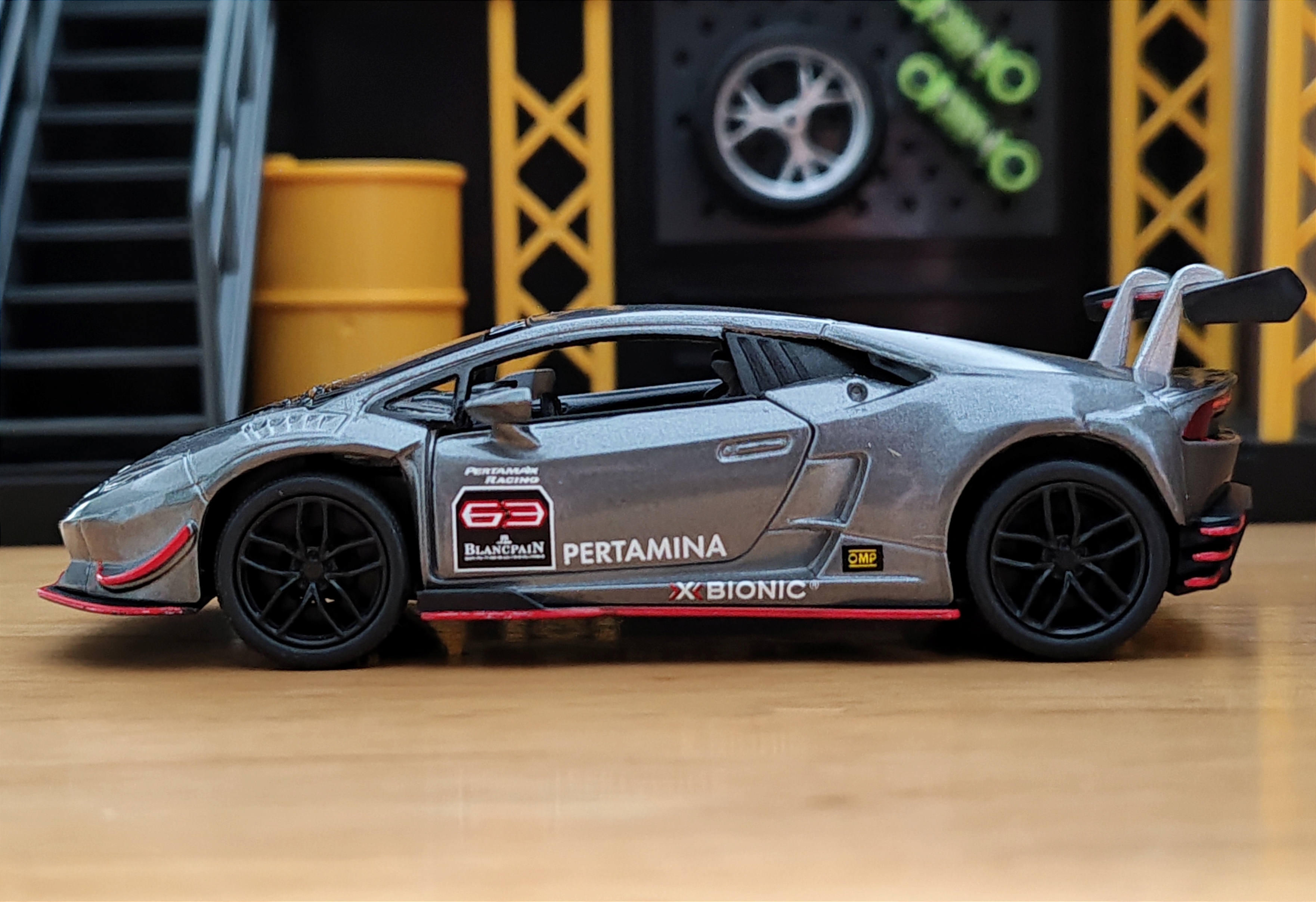 Lamborghini Huracan LP620-2 Super Trofeo โมเดลรถเหล็ก (ปลีก-ส่ง)