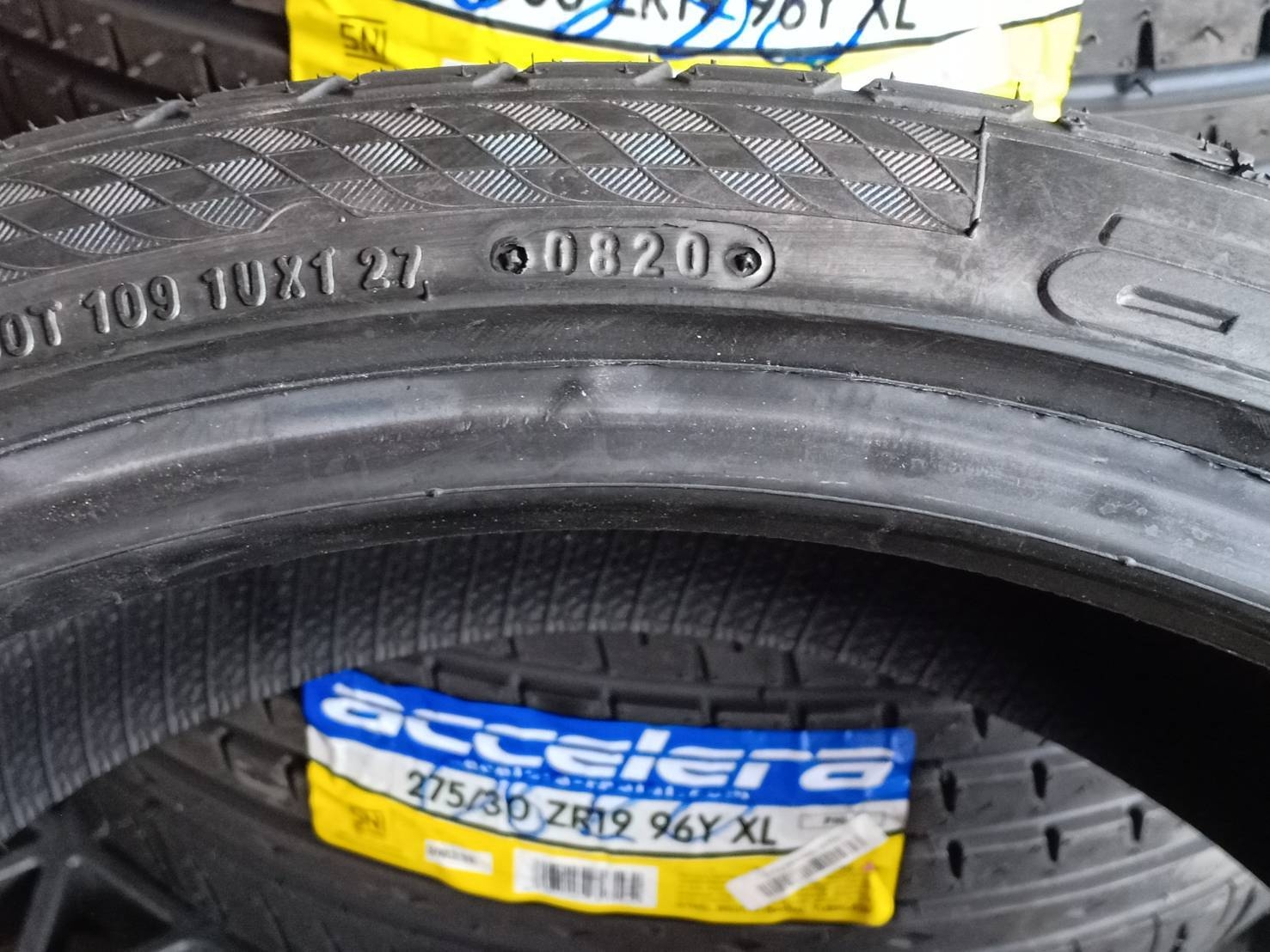 ACCELERA PHI-2 275/30ZR19 ยางปี20 ราคาพิเศษ เส้นละ 4,500 บาท