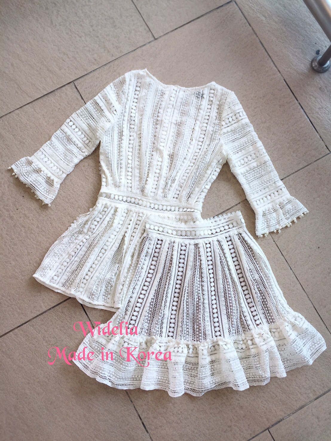 *พร้อมส่ง*Janesuda Set เสื้อลูกไม้คอกลมแขนยาว + กระโปรงสั้นเอวสูง ทรงบาน