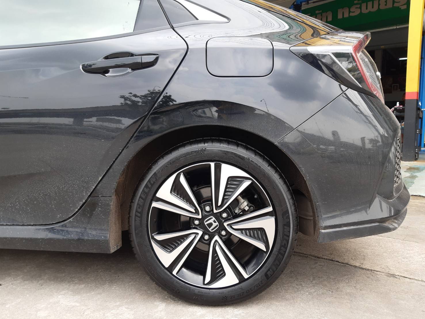 MICHELIN PILOT SPORT4 215/50ZR17 ยางใหม่ราคาพิเศษ