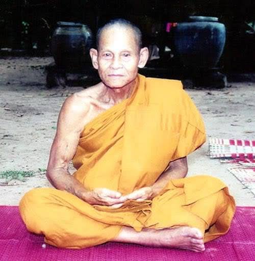 ตะกรุดสามสาวยุคต้นที่เจอในถุงย่ามของท่าน F