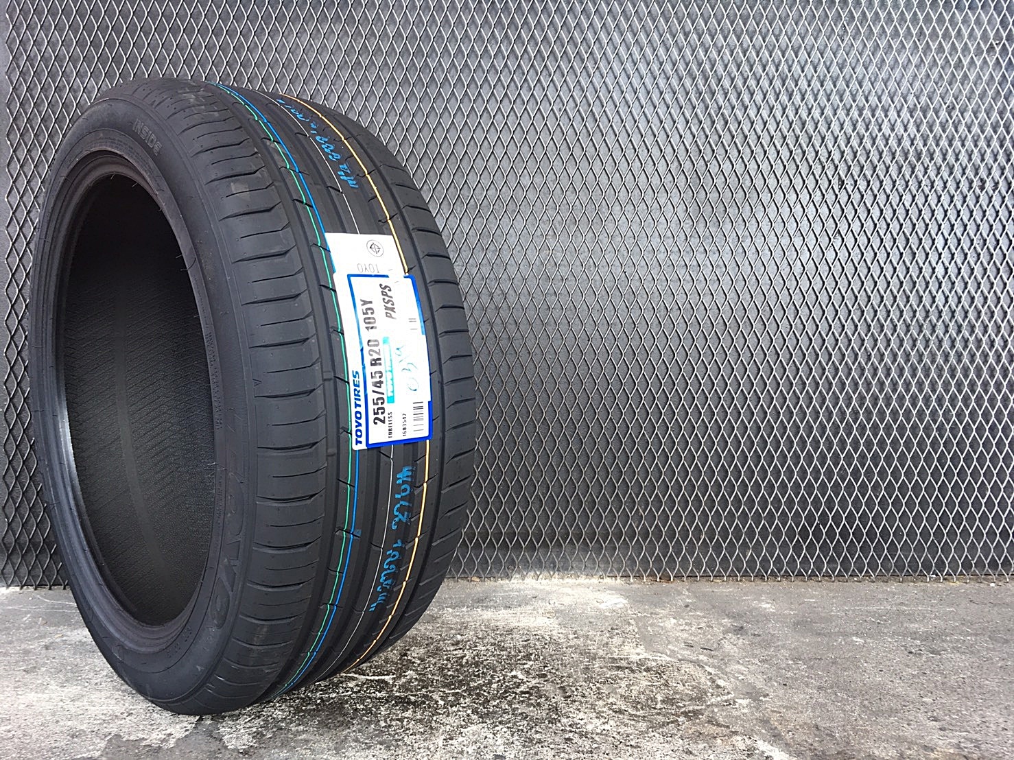 TOYO PROXES SPORT SUV 255/45R20 ยางใหม่ปี20 ลดราคาพิเศษ