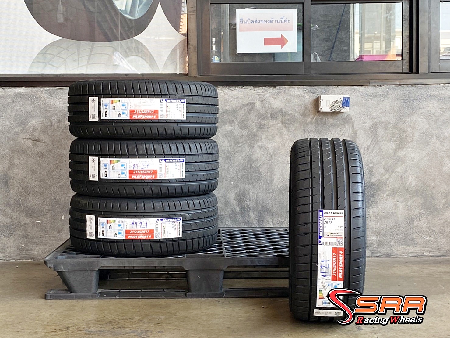 MICHELIN PILOT SPORT 4 215/45ZR17 ยางใหม่ปี21 ราคาพิเศษ