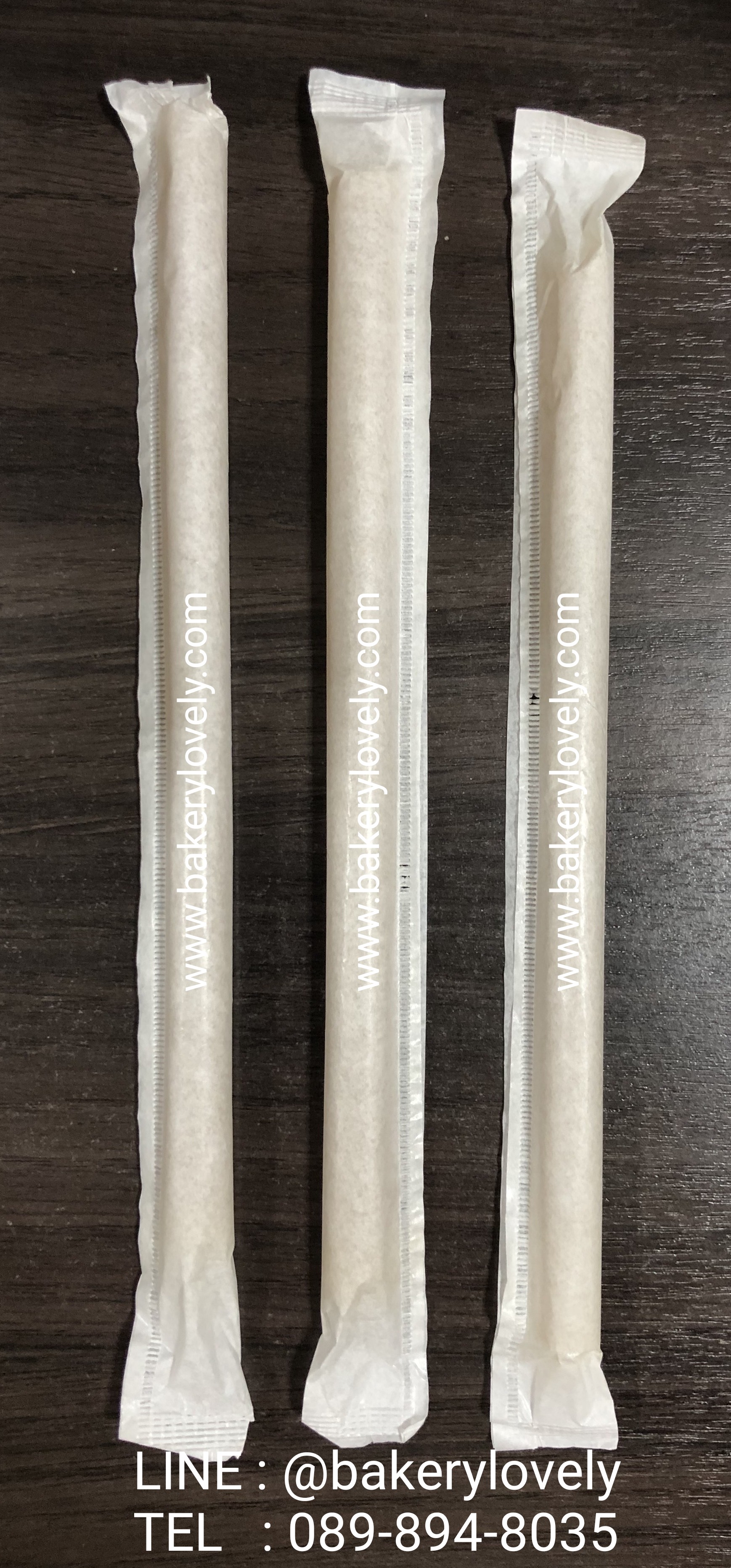 หลอดชานอ้อย เส้นผ่านศูนย์กลาง 12 cm ยาว 19.7 cm ปลายแหลม บรรจุซองกระดาษสีขาว