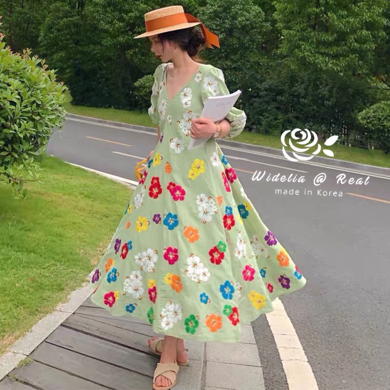 Korea Dress เดรสตัวยาวเเขนตุ๊กตาตัวสวยทรงคอวีหน้าหลังสีสันสดใสชายบานพริ้วสวยพิมพ์ลายดอกไม้สีสัน