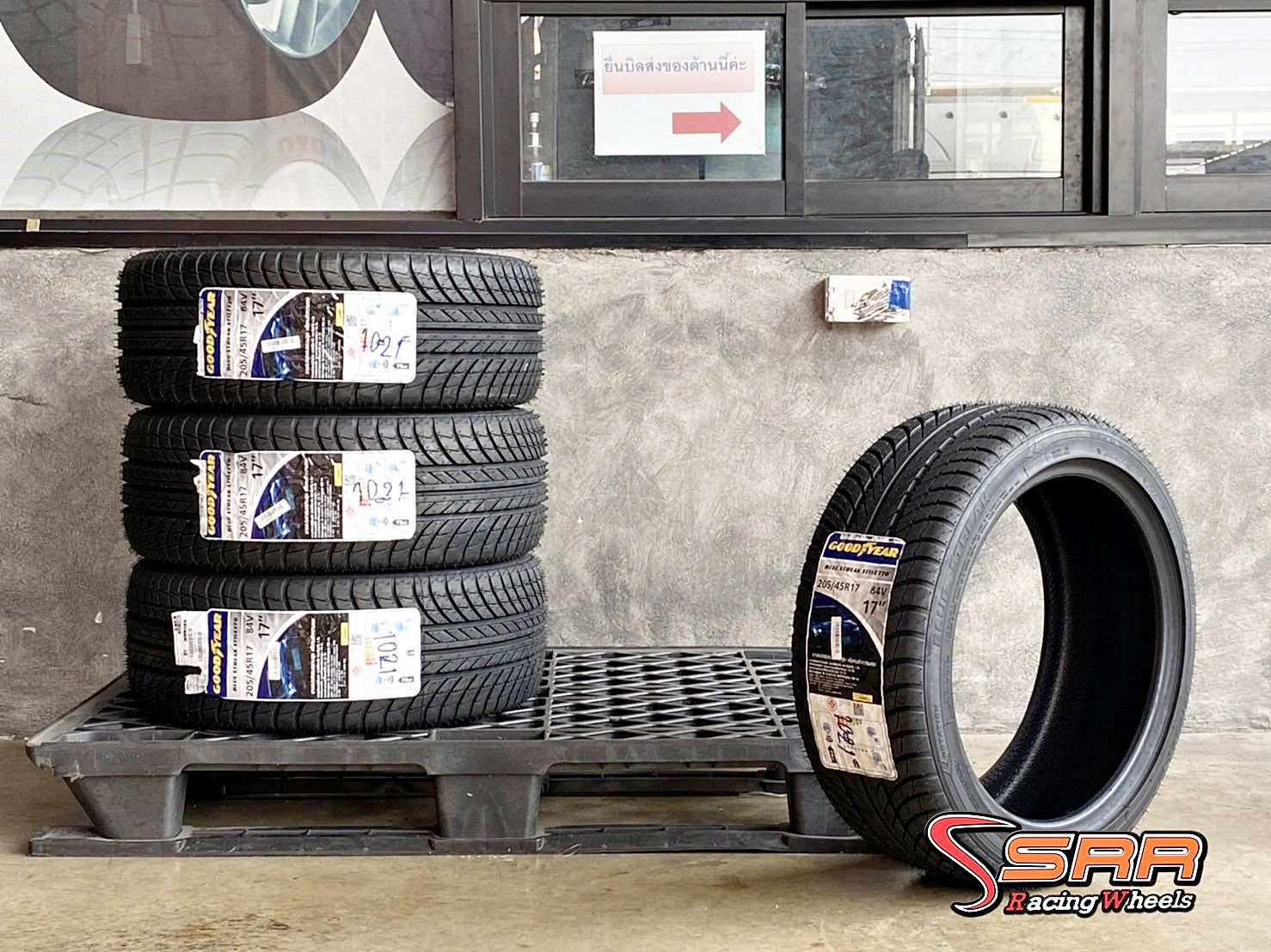 GOODYEAR BLUE STREAK STILETTO 205/45R17 ยางใหม่ปี21 ราคาพิเศษ