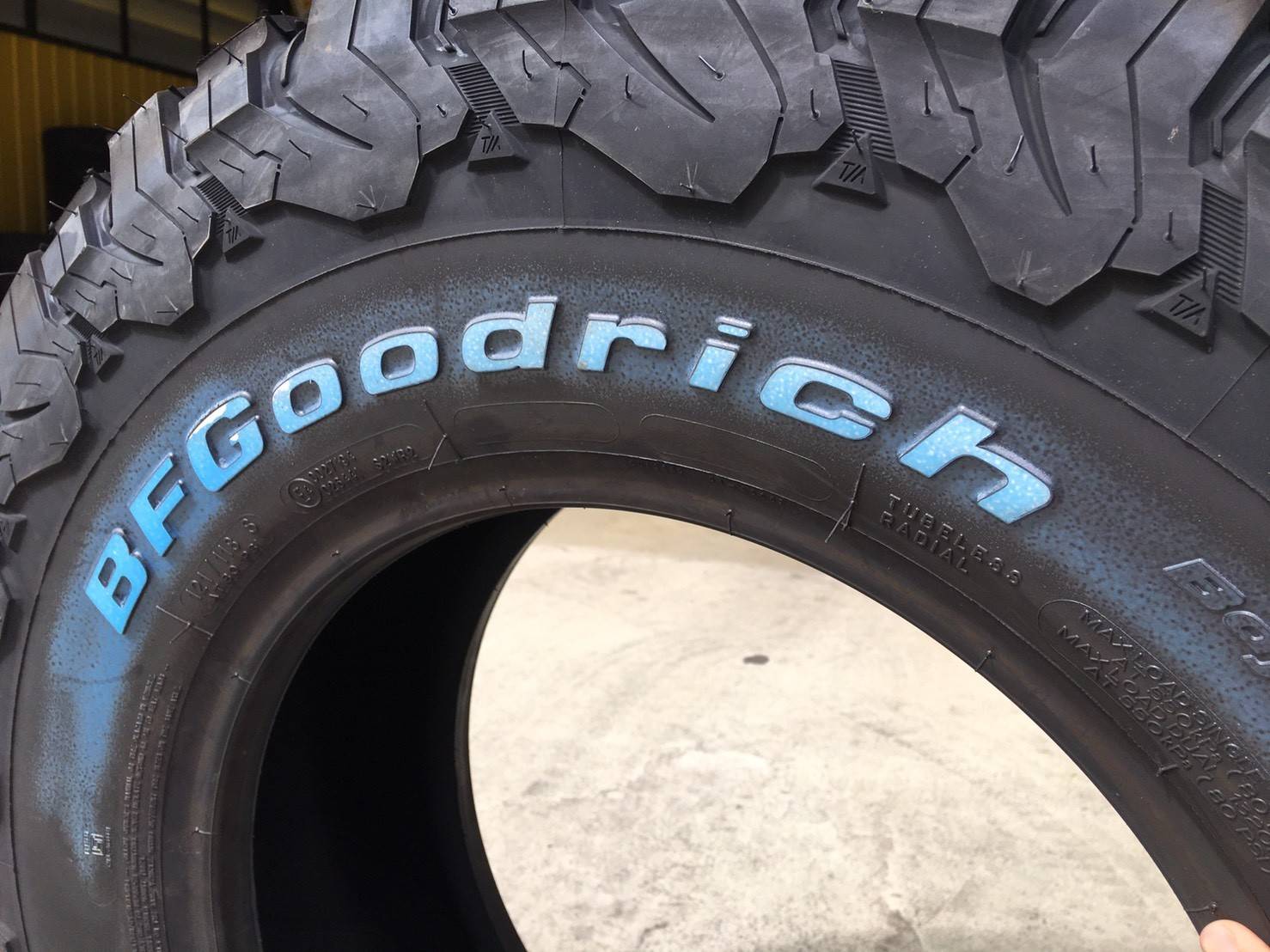 BFGoodrich All Terrain T/A KO2 265/70R16 ยางใหม่ปี20 ราคาพิเศษ