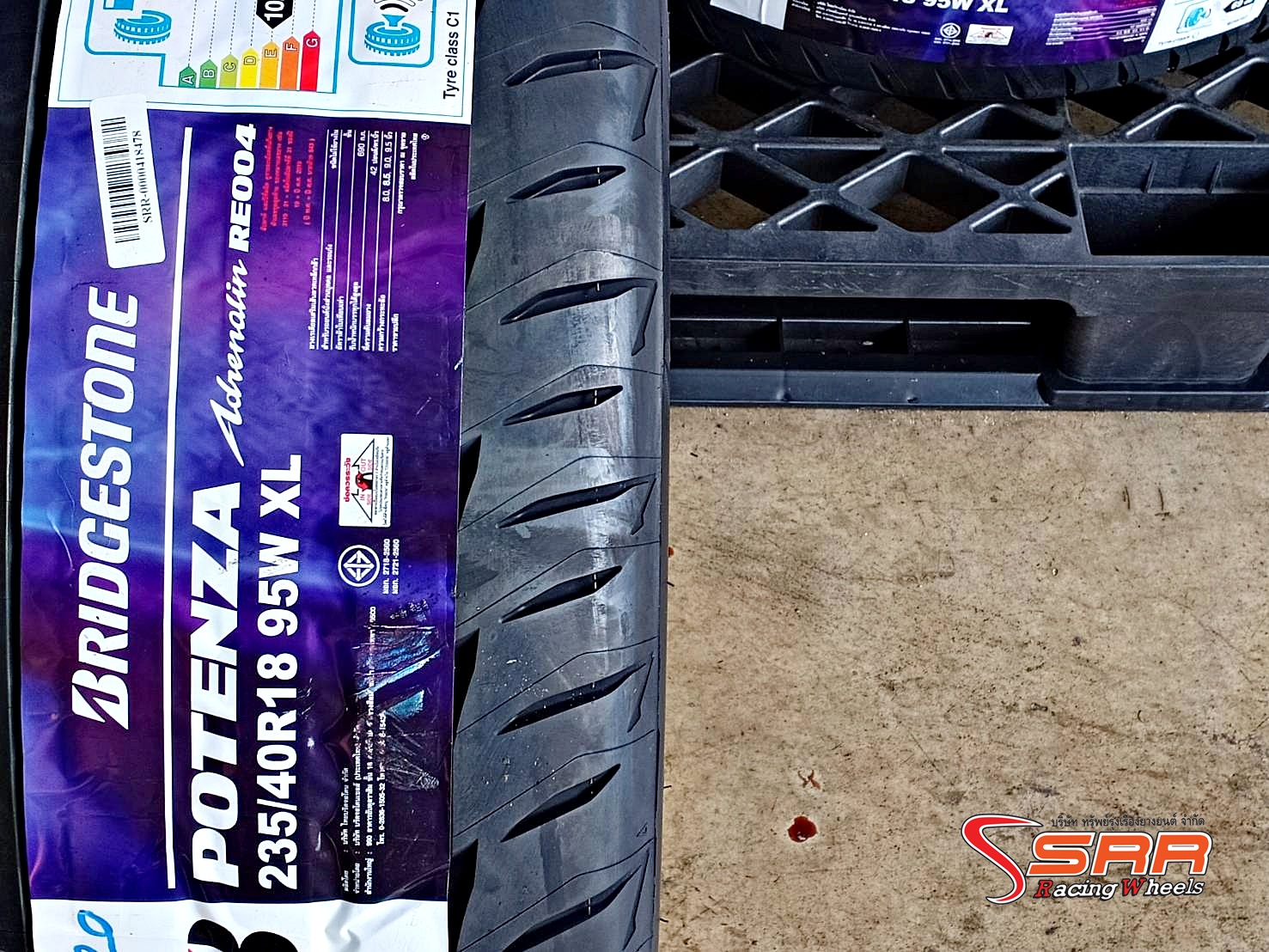 BRIDGESTONE RE004 235/40R18 ยางใหม่ปี20 ราคาพิเศษ