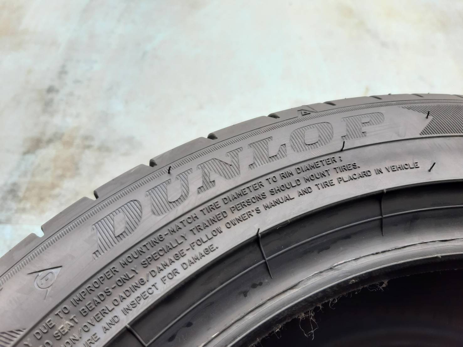 DUNLOP TOURING R1 185/55R15 ยางปี20 ราคาพิเศษ