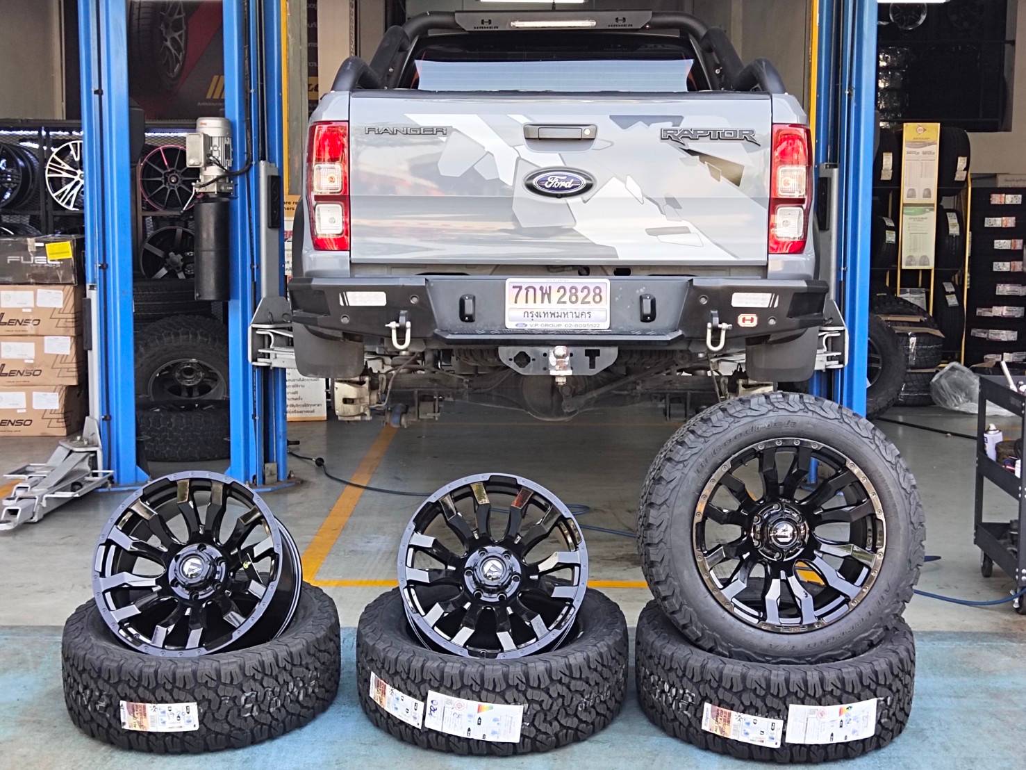 FUEL BLITZ D675 ขอบ20x10 ET-18 6x139.7 GLOSS BLACK