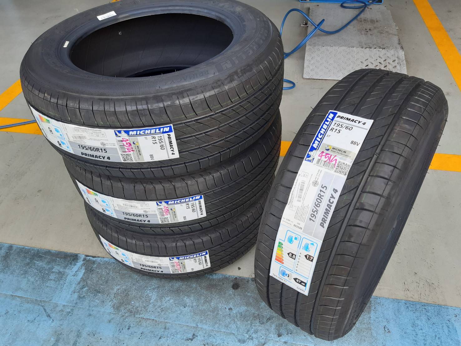 MICHELIN PRIMACY4 195/60R15 ยางปี2020 ราคาพิเศษ