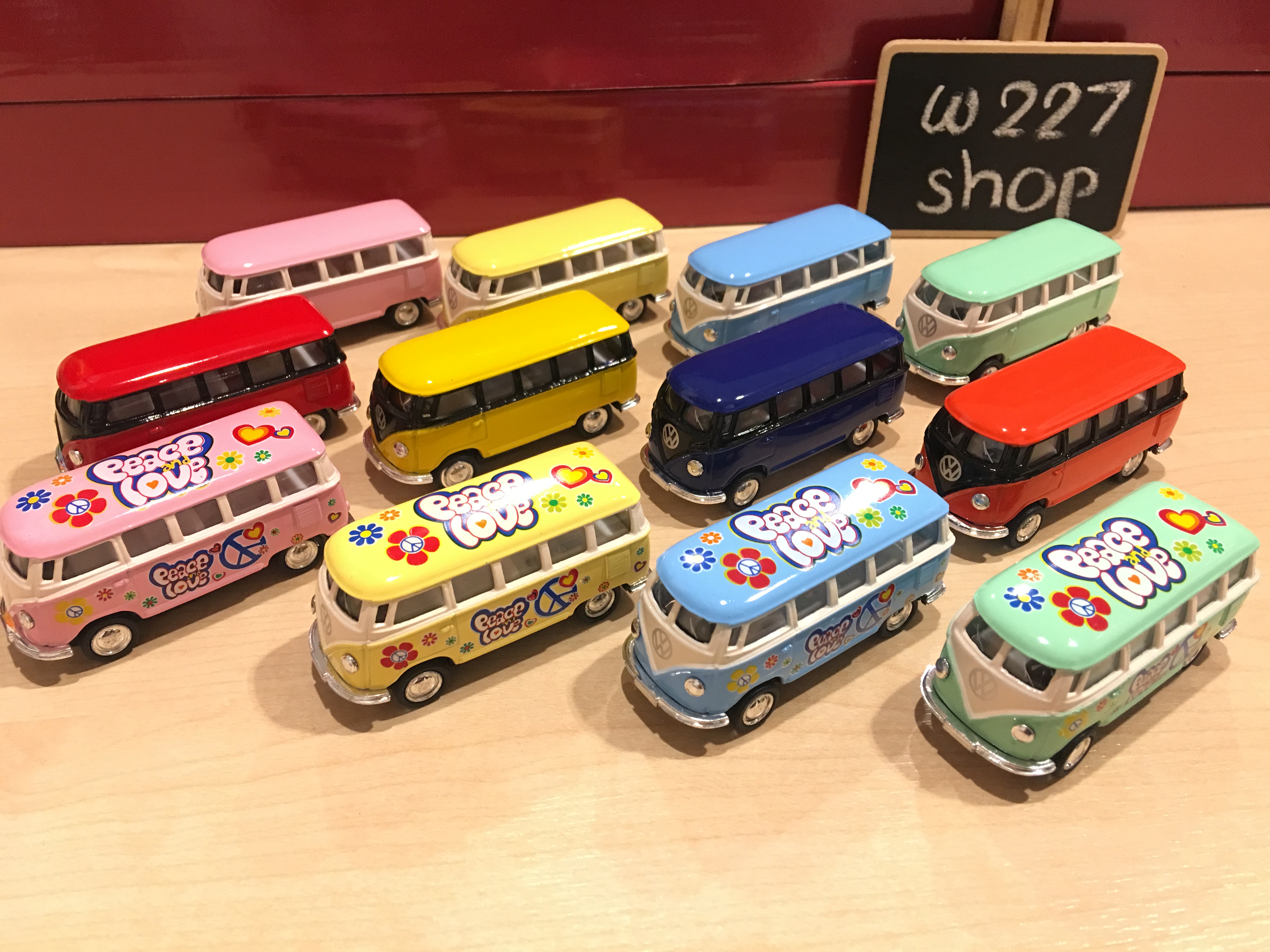 โมเดลรถเหล็ก โฟล์คตู้ 1962 Volkswagen Classical Bus scale 1:64 ขนาด 2.5 นิ้ว กดลาน (ปลีก-ส่ง)