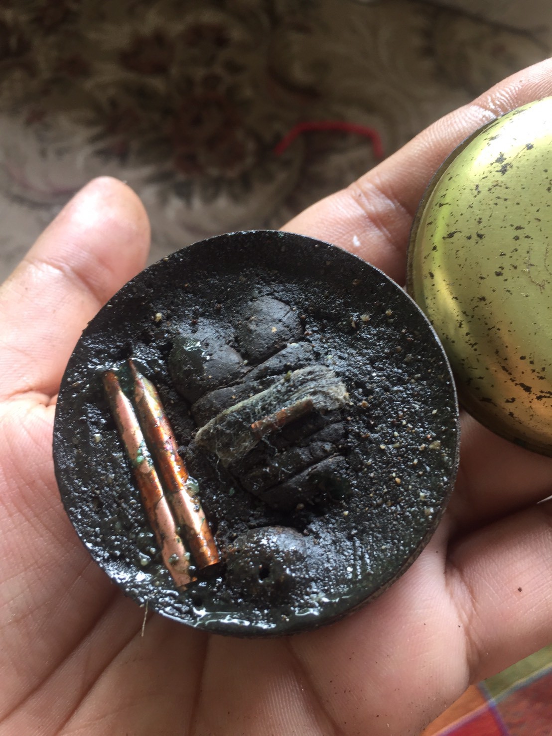 หัวเชื้อสีผึ้งพรายแม่น้ำฝน ตลับครู อาจารย์เปล่งบุญยืน