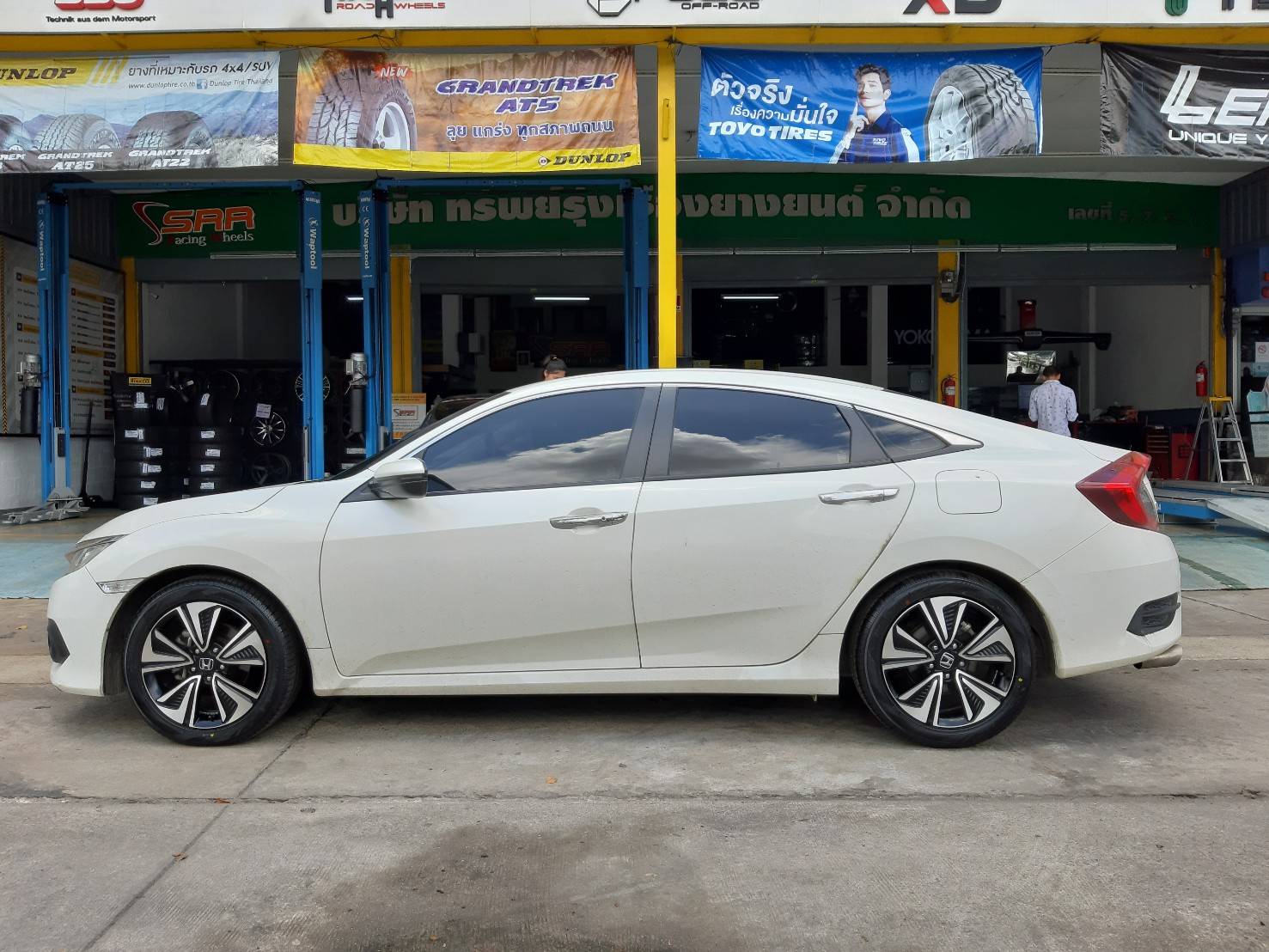 YOKOHAMA BluEarth-A AE-50 215/50R17 ยางปี19 ลดราคาพิเศษ