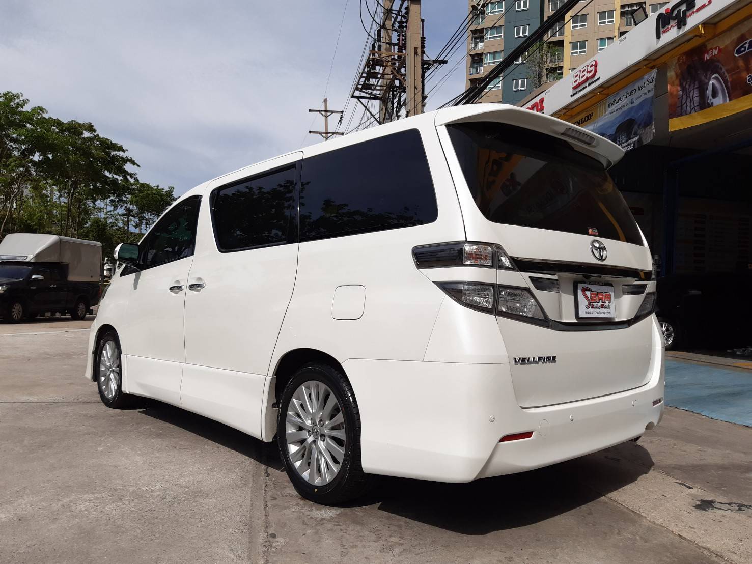 DUNLOP LM705 235/50R18 ยางญี่ปุ่นปี19 ลดราคาพิเศษ