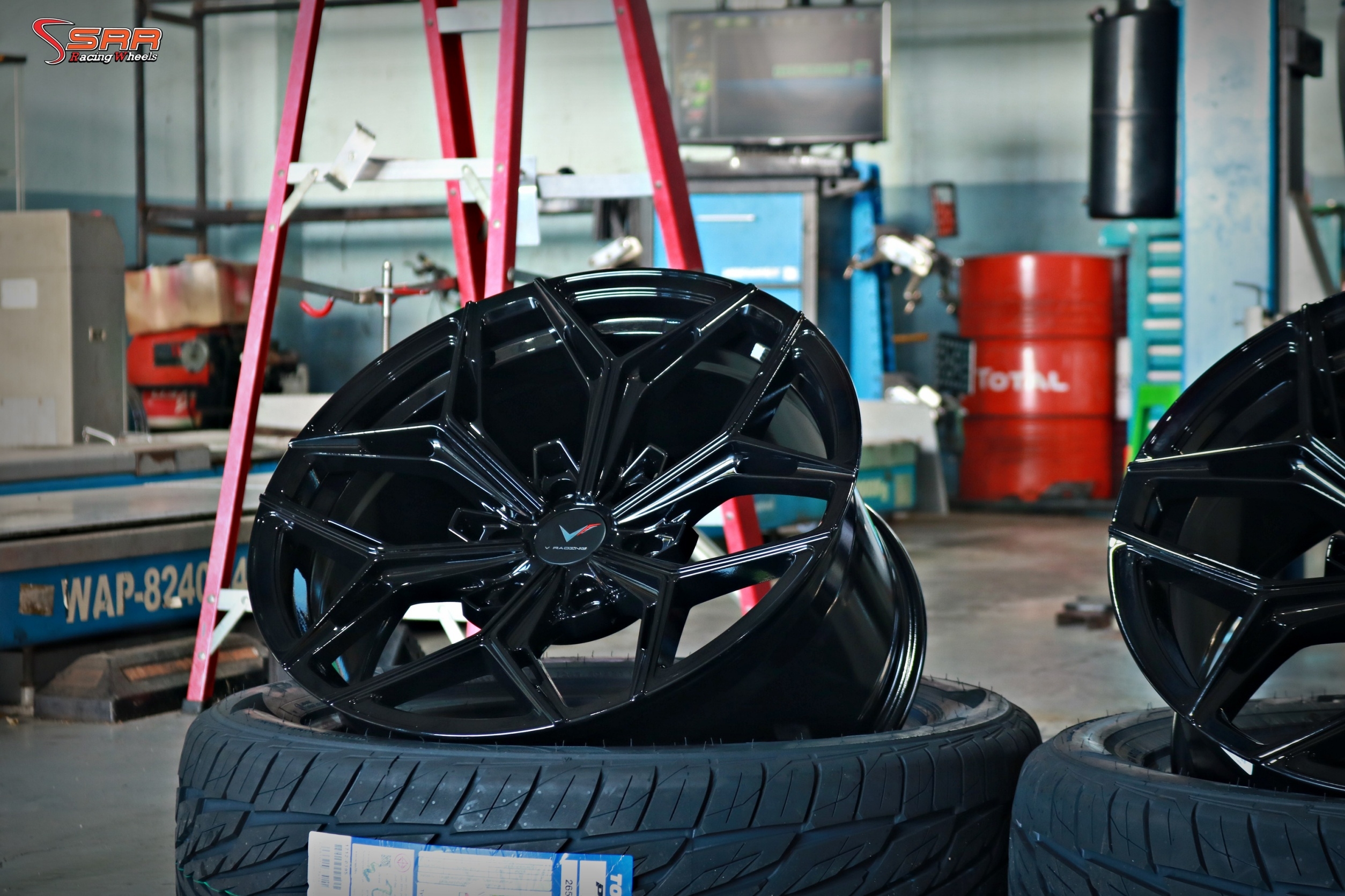 V RACING VZ-01 ขอบ20 6x139.7 ET15 GLOSS BLACK