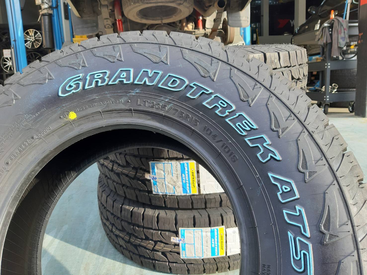 DUNLOP GRANDTREK AT5 235/75R15 ยางปี20 ราคาพิเศษ