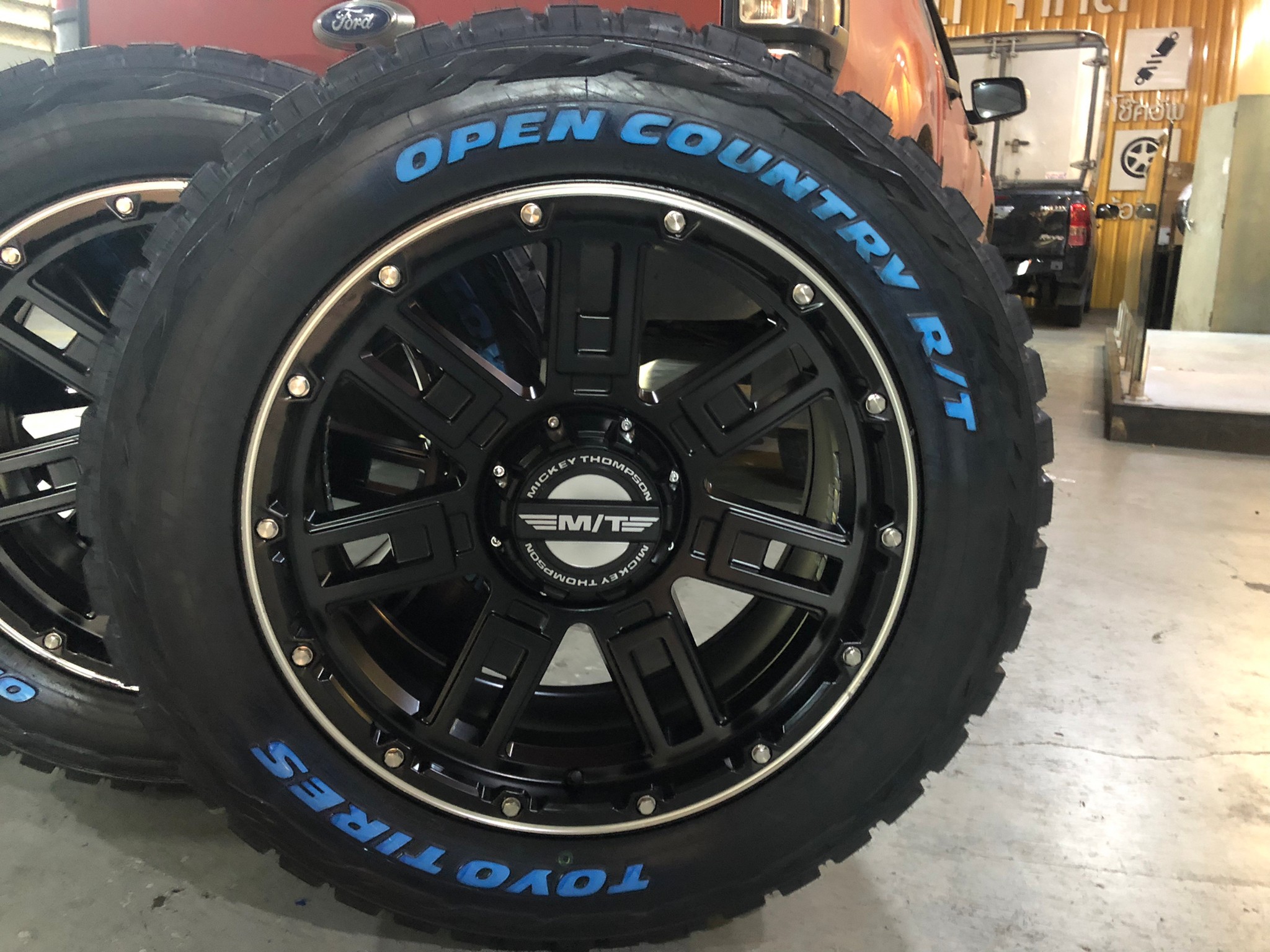 MICKEY THOMPSON SQ85G SIDEBITER ขอบ20 6H139.7 ET18 DBK1GP