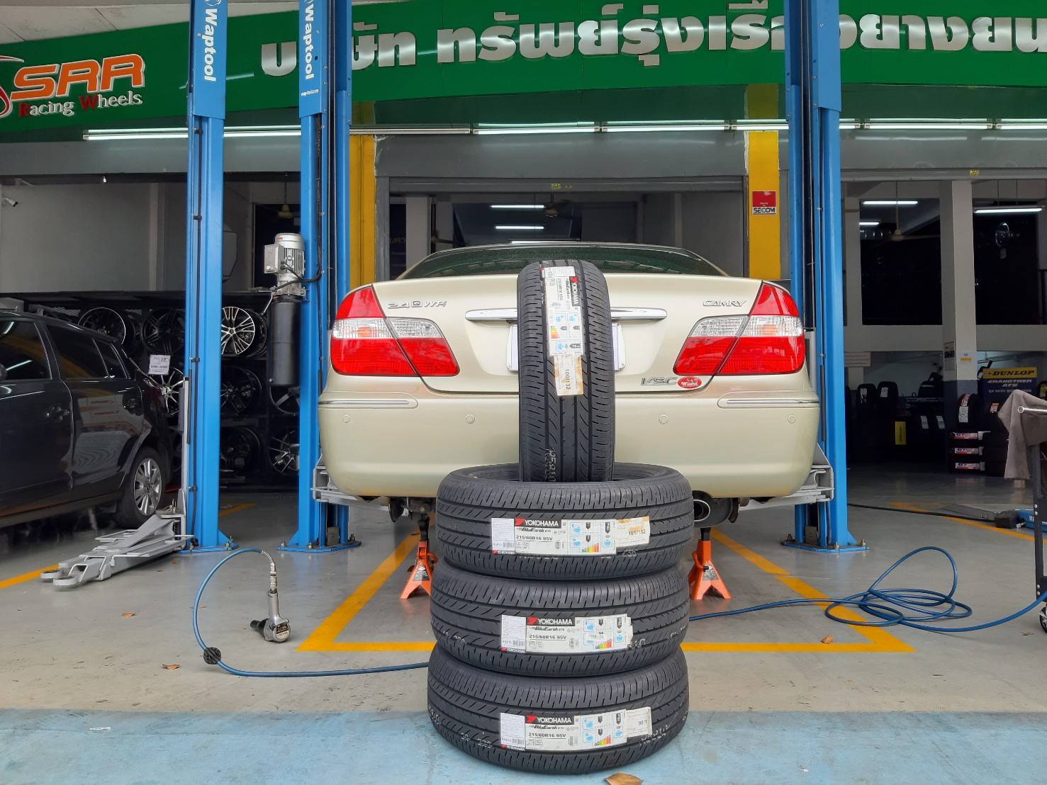 YOKOHAMA BluEarth E75 215/60R16 ยางใหม่ ปี2021 ราคาพิเศษ