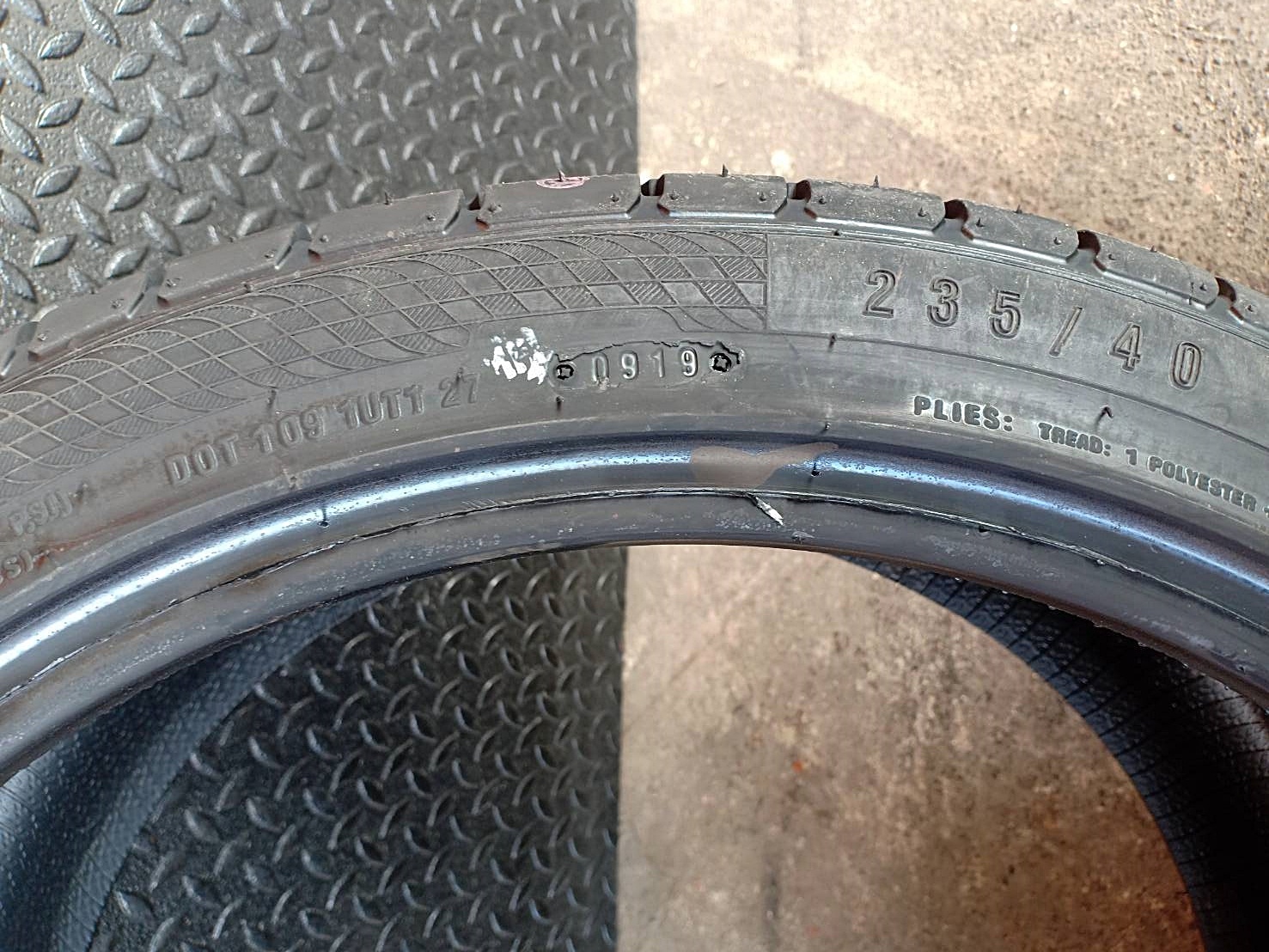 ACCELERA PHI 235/40ZR19 ยางปี19 เส้นละ 3,800 บาท