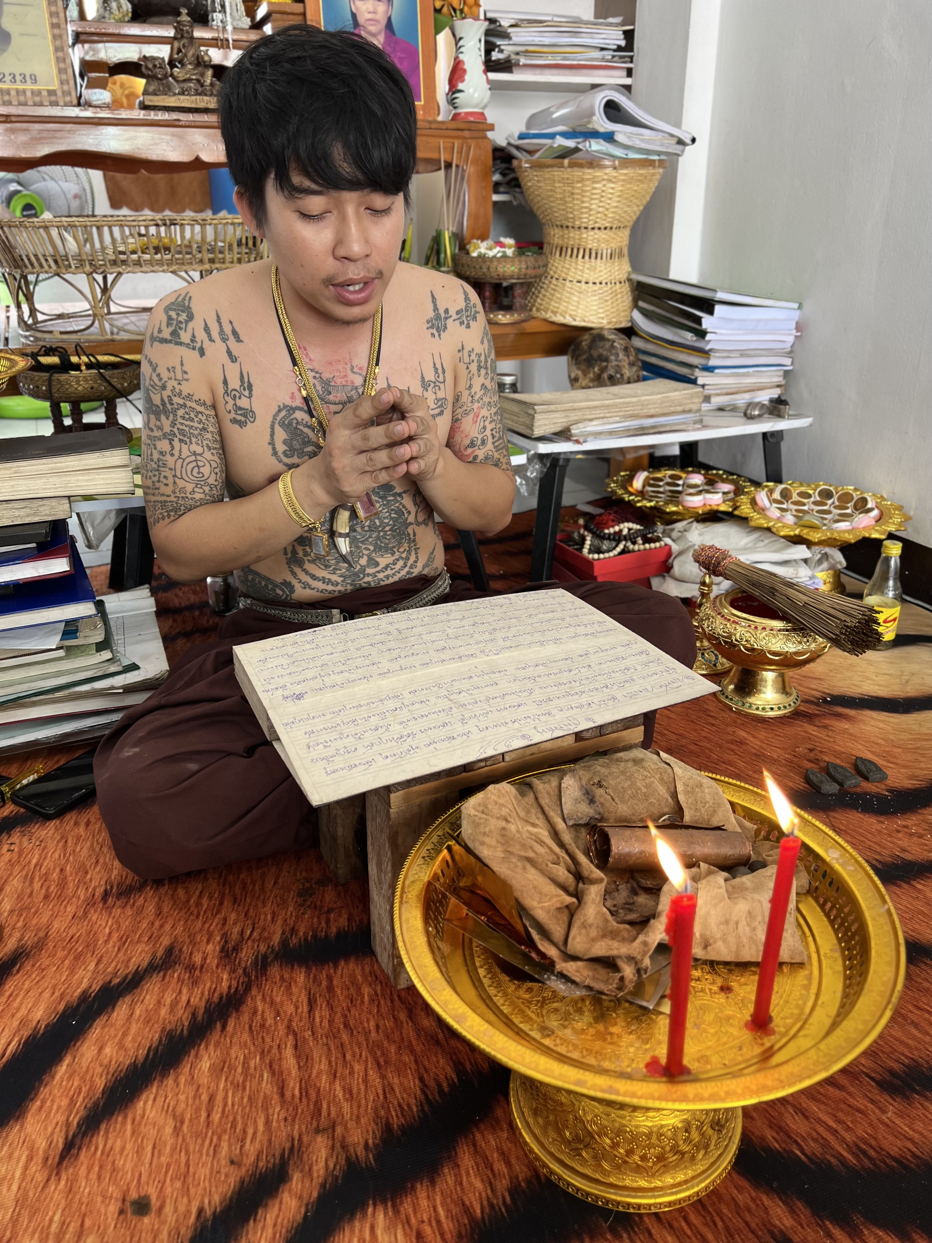 20/07/2566 มาเอามวลสารและจารแผ่นตะกรุดทำงั่งอยุธยา อาจารย์เวียง ขุนแผน