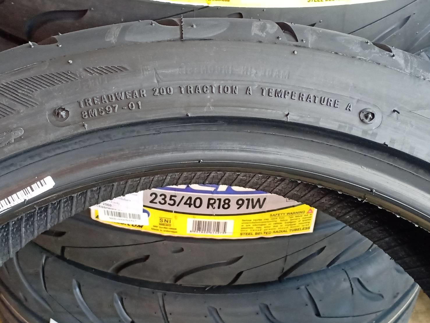 ACCELERA 651 SPORT 235/40R18 ราคาพิเศษ เส้นละ 2,750 บาท
