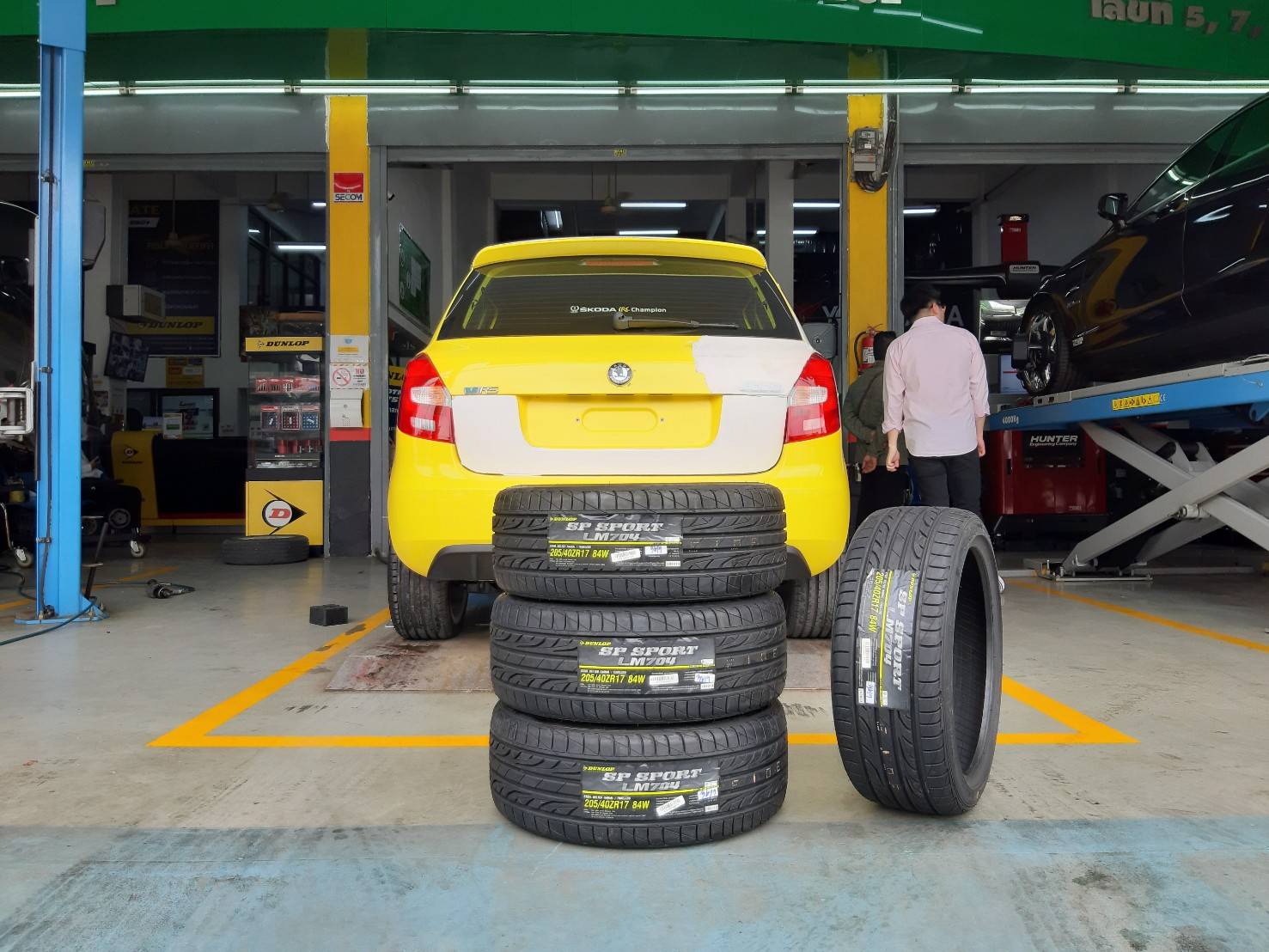 DUNLOP LM704 205/40ZR17 ยางใหม่ปี19 ราคาพิเศษ