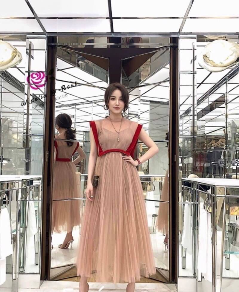 Dior Dress เดรสสุดหรู เนื้อผ้าอัดพลีทซีทรูพร้อมแต่งขอบสีแดงเก๋ๆ