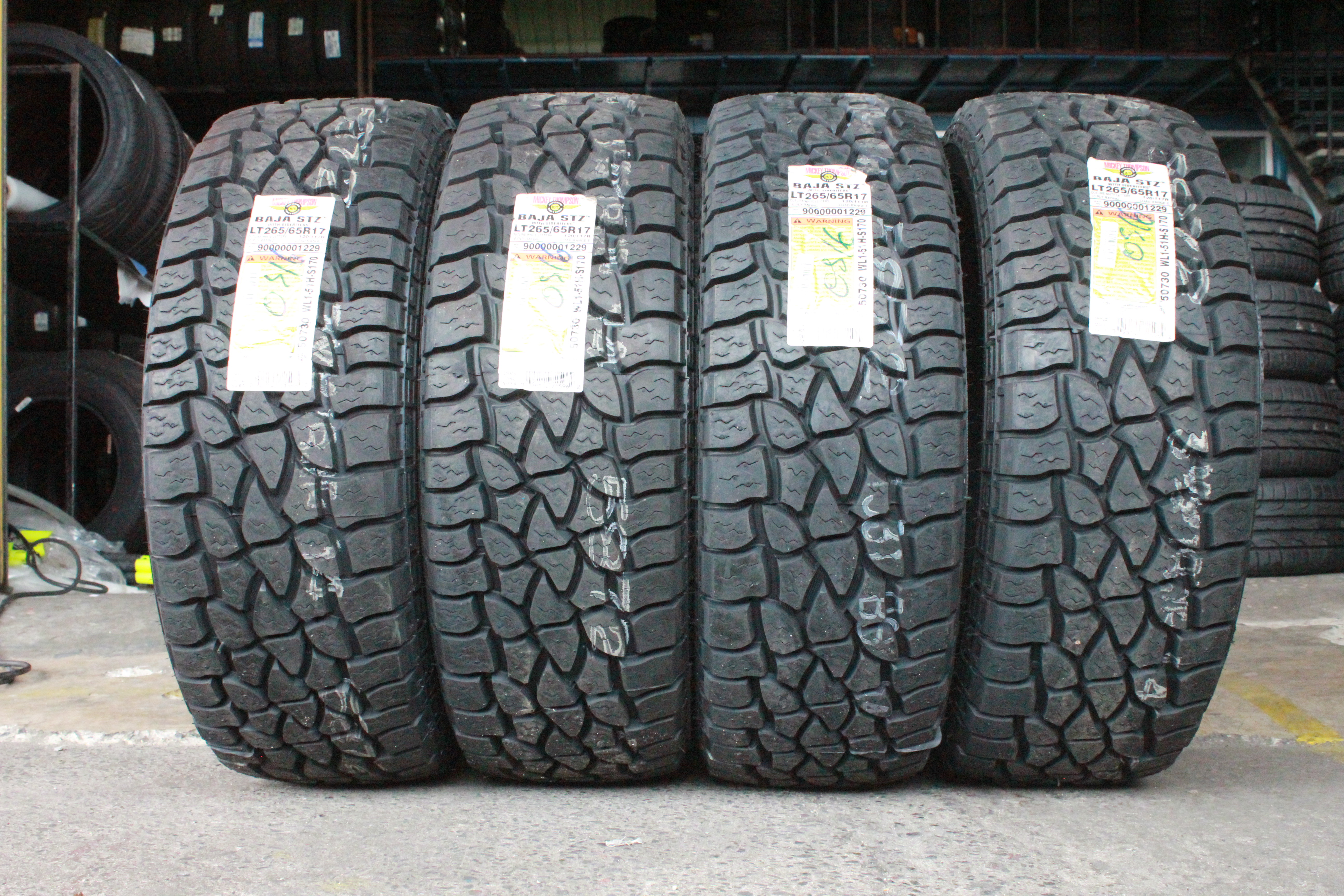 MICKEY THOMPSON STZ 265/70R16