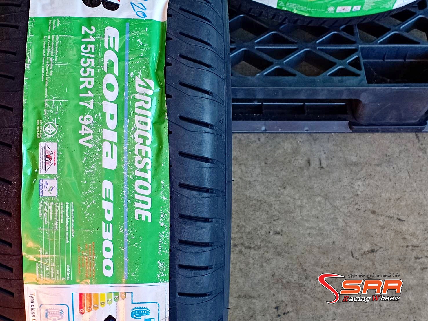 BRIDGESTONE ECOPIA EP300 215/55R17 ยางปี20 ราคาพิเศษ