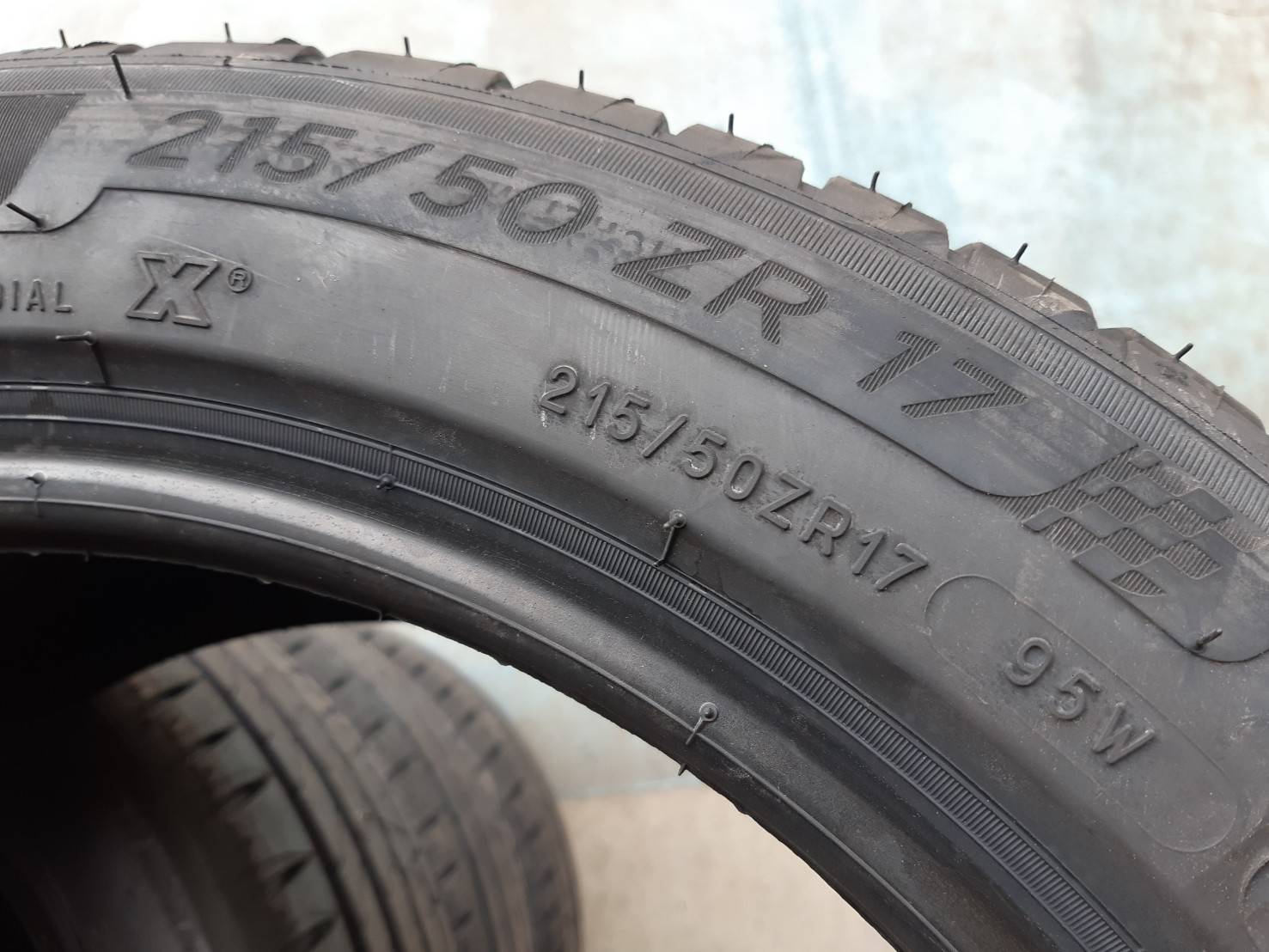 MICHELIN PILOT SPORT4 215/50ZR17 ยางใหม่ราคาพิเศษ