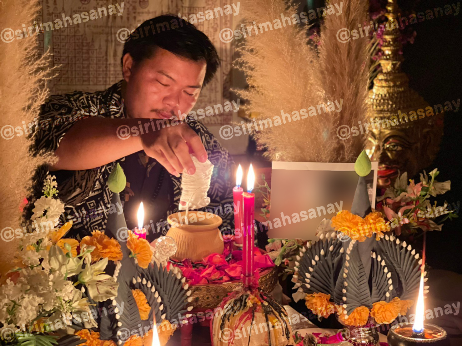 พิธีหอมดอกฮัก อาจารย์เสก สำนักสักยันต์ป๋ารมีเศรษฐีเรือนคำ