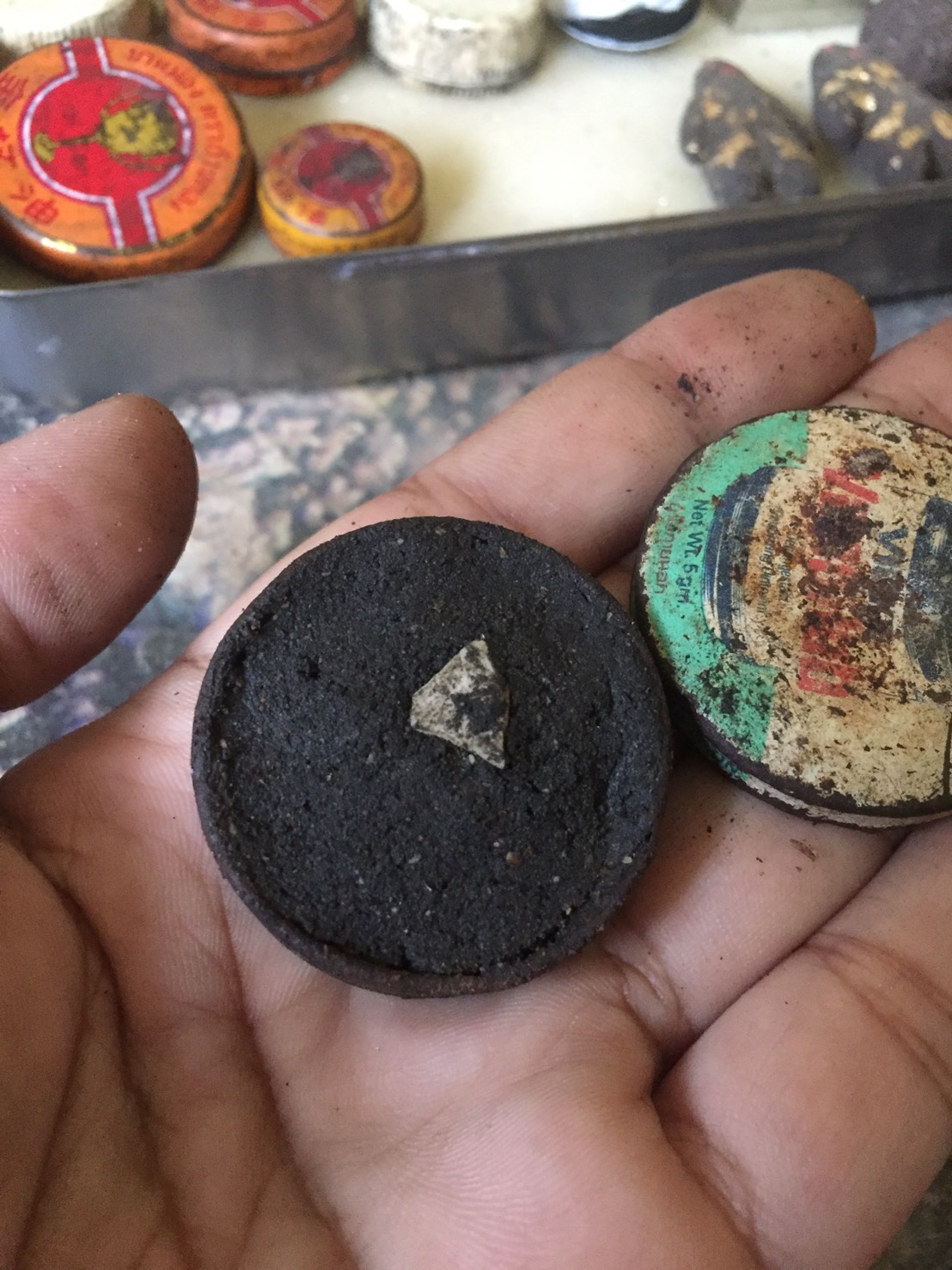 สีผึ้งพรายแม่น้ำฝน ฝังปั้นเหน่งแม่น้ำฝน อาจารย์เปล่งบุญยืน