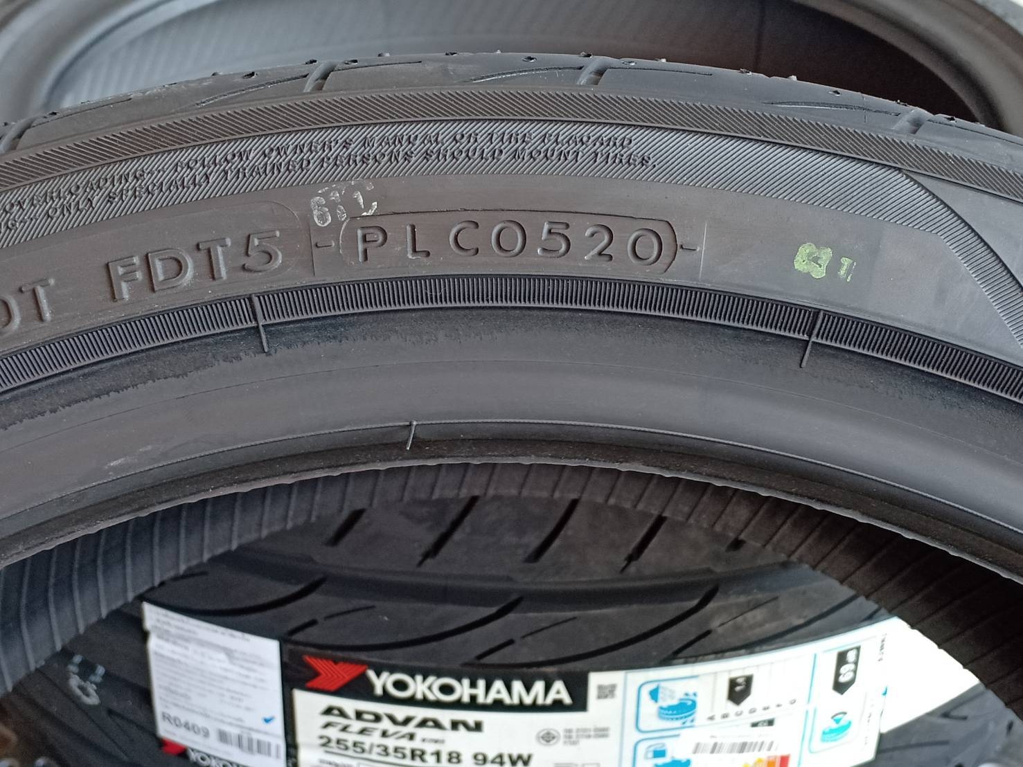 YOKOHAMA ADVAN FLEVA V701 255/35R18 ยางญี่ปุ่น ปี2020 ราคาพิเศษ