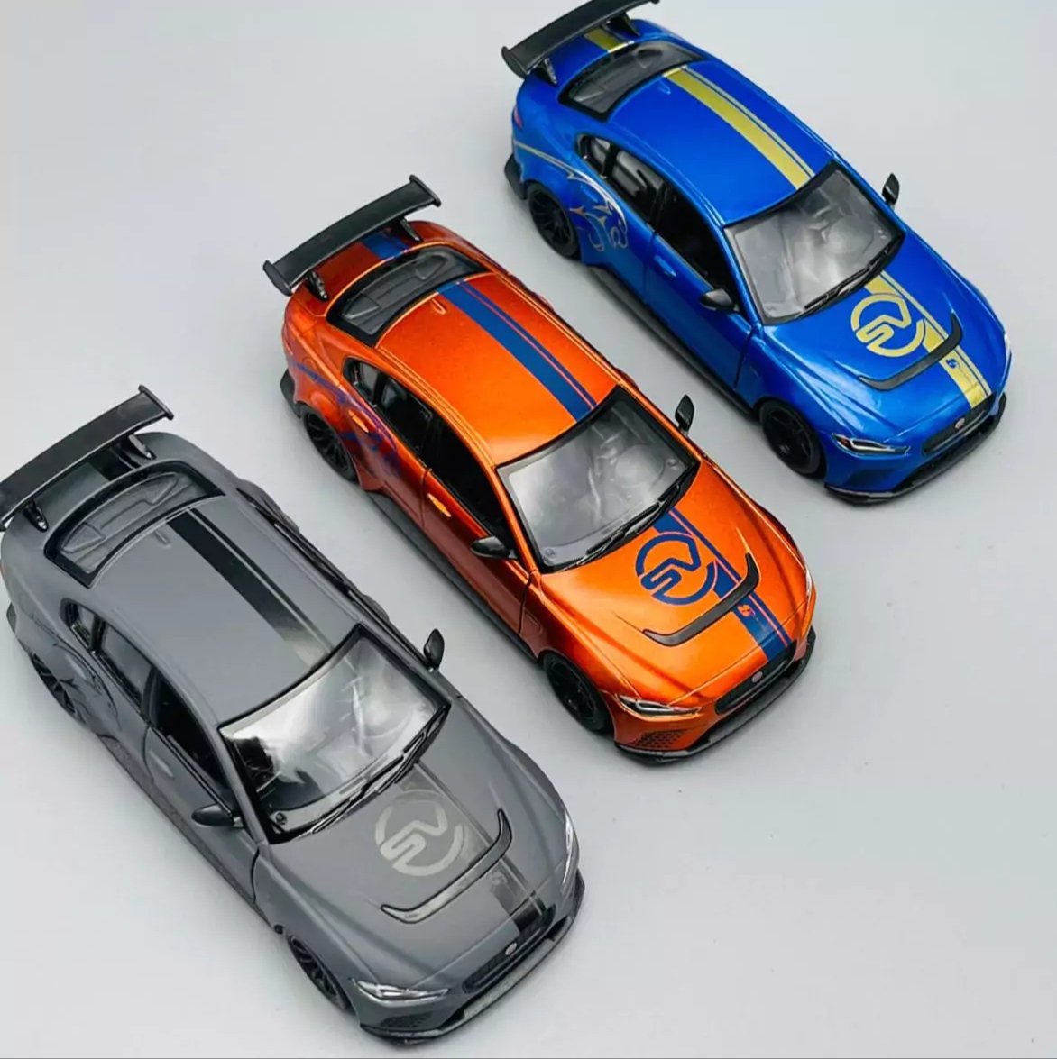 Jaguar XE SV Project 8 Scale 1:38 โมเดลรถเหล็ก (ปลีก-ส่ง)