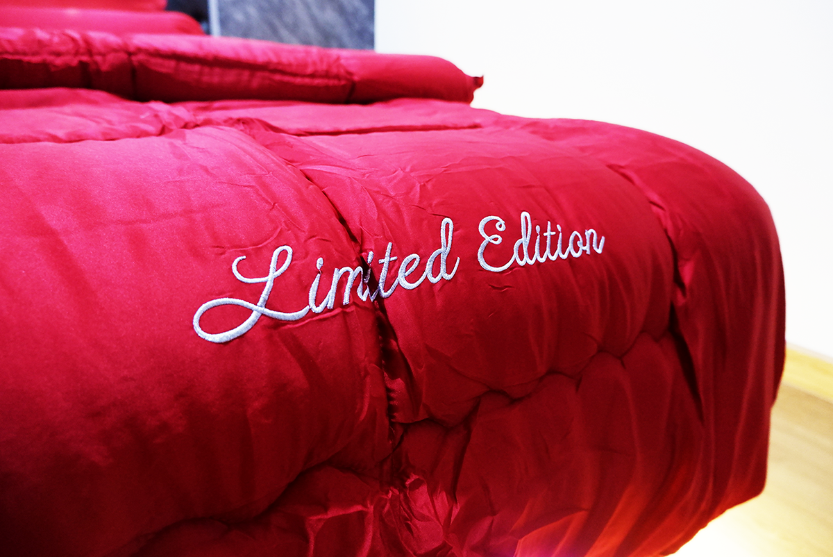 ชุดนวมเช็ตผ้านวมใยไหมซาติน 6 ฟุต ( 6 ชุดคละสี )