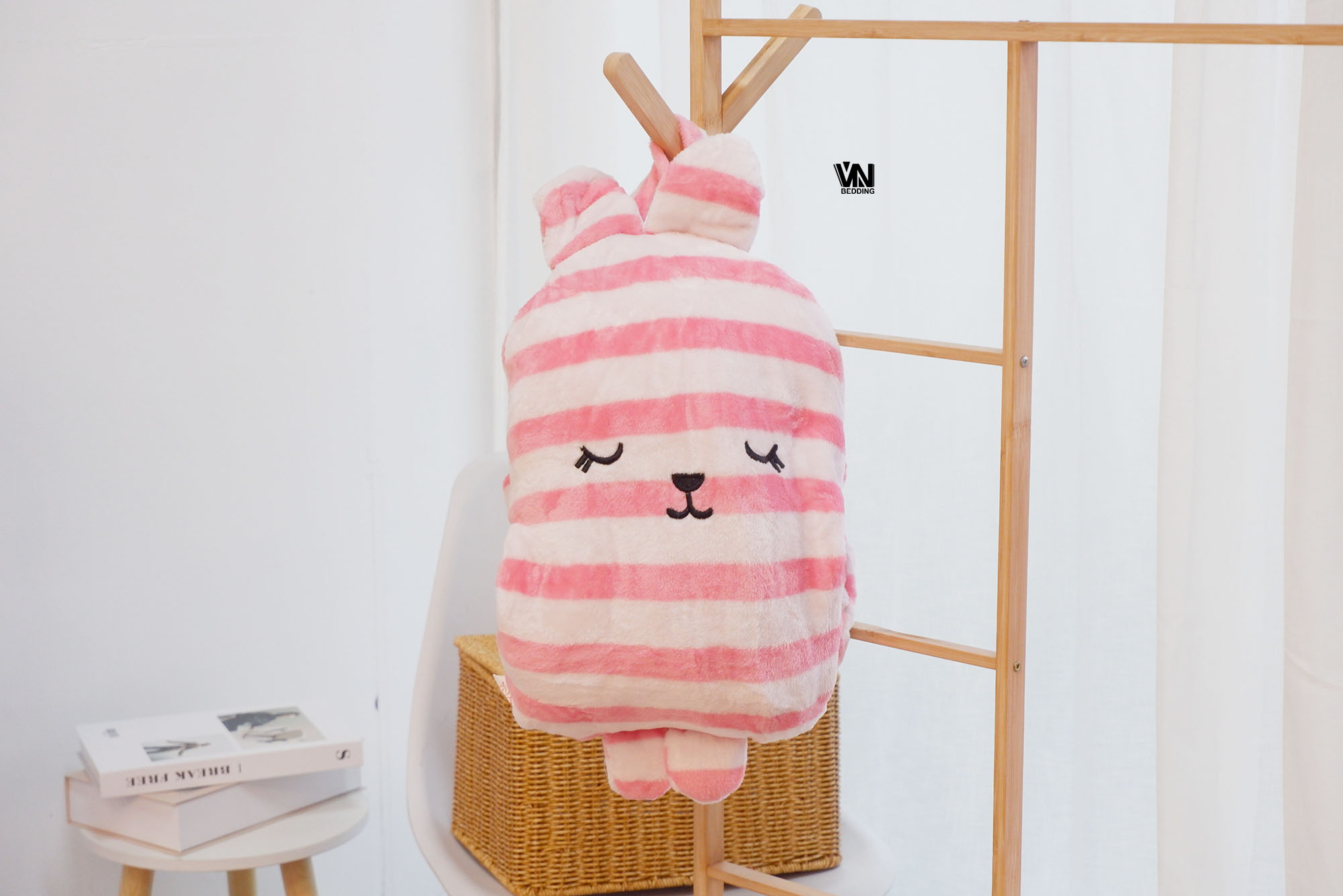 หมอนผ้าห่ม คราฟ Craftholic มีสายสะพาย ซุกมือได้ (10ตัวคละสี)